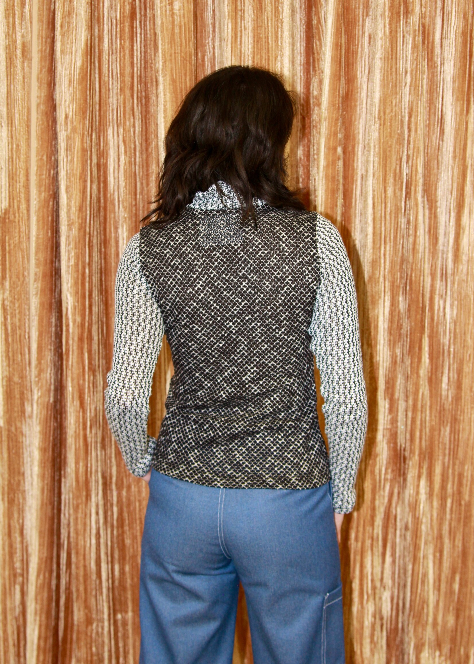 Studio Citizen Studio Citizen Long Fitted Top in Black and White