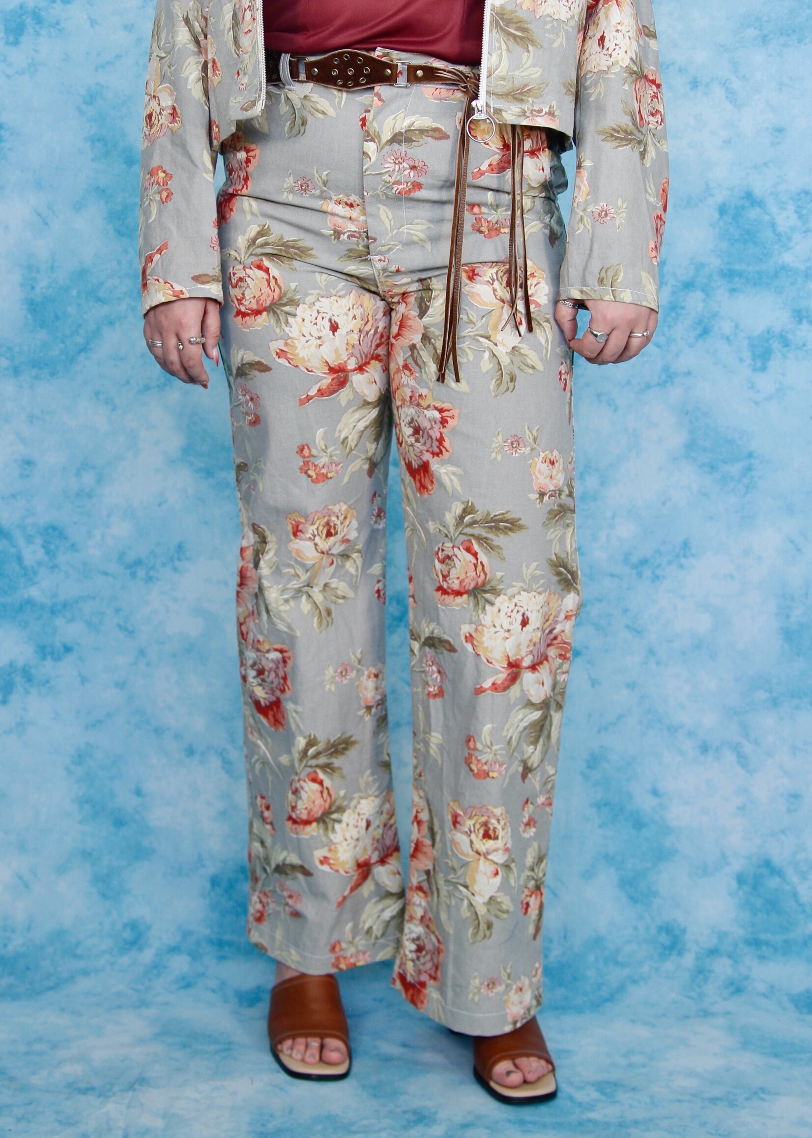 Studio Citizen Studio Citizen Straight Cut Pants in Green Floral