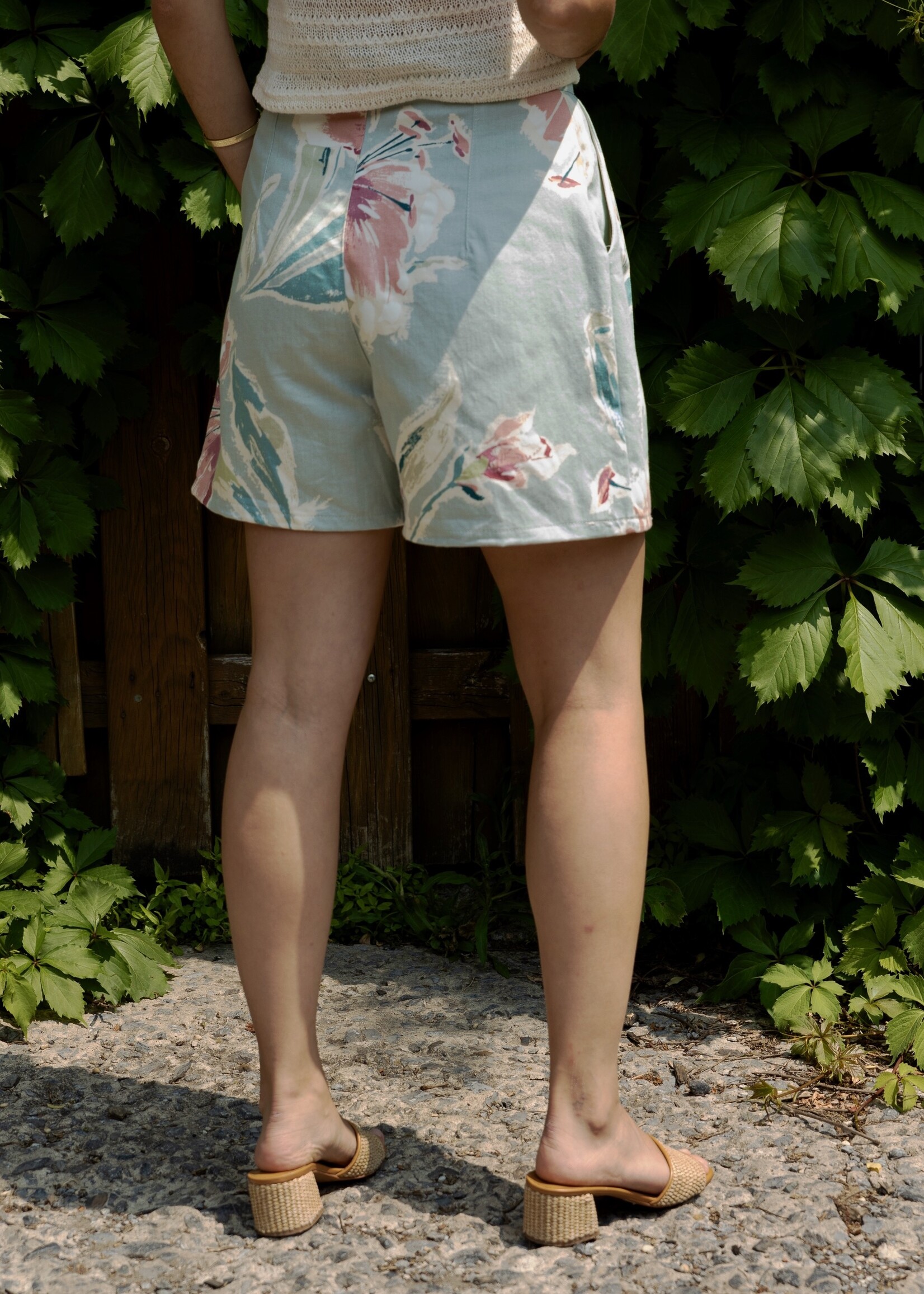 Studio Citizen Studio Citizen Pleated Shorts in Blue Floral Cotton