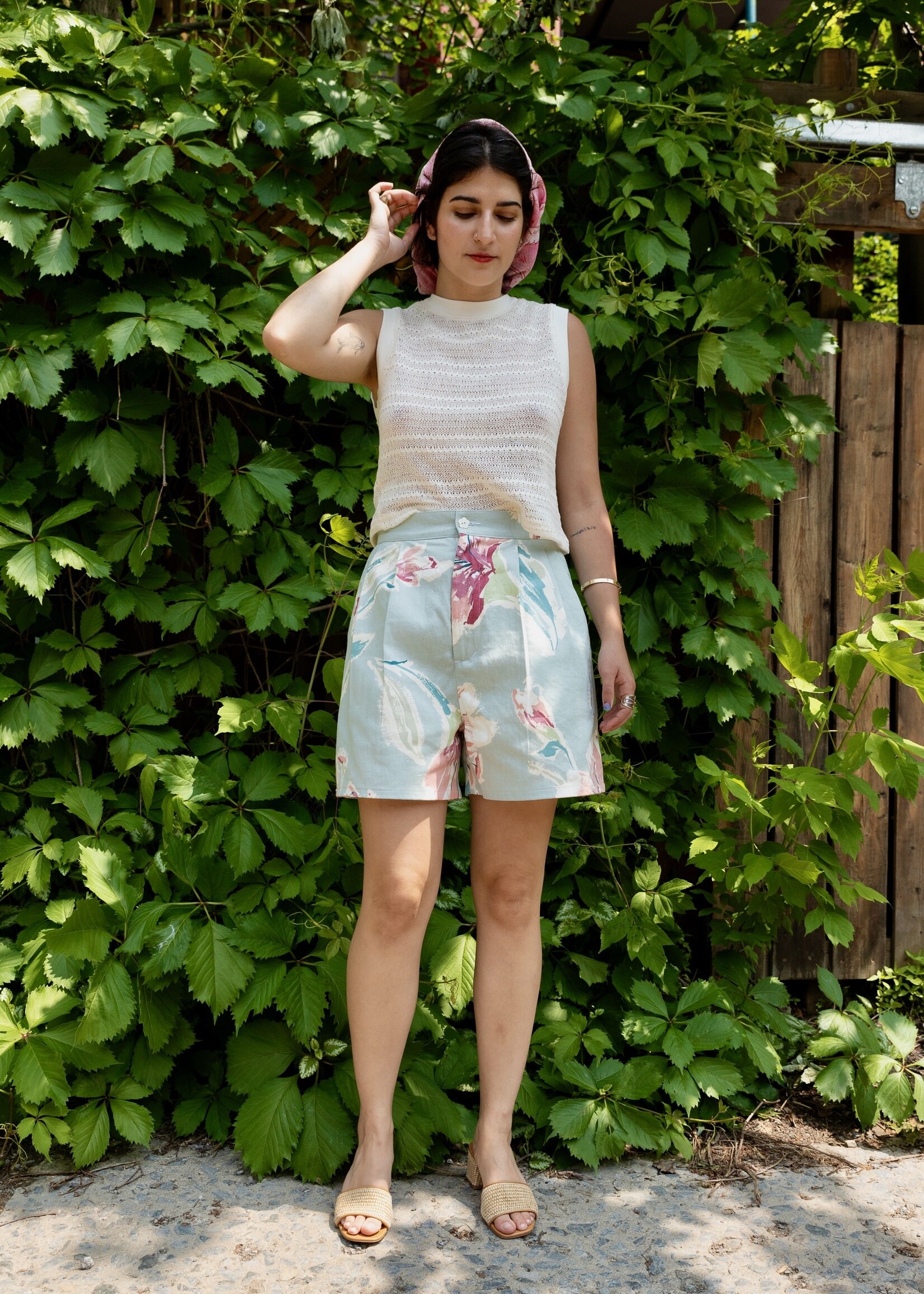 Studio Citizen Studio Citizen Pleated Shorts in Blue Floral Cotton