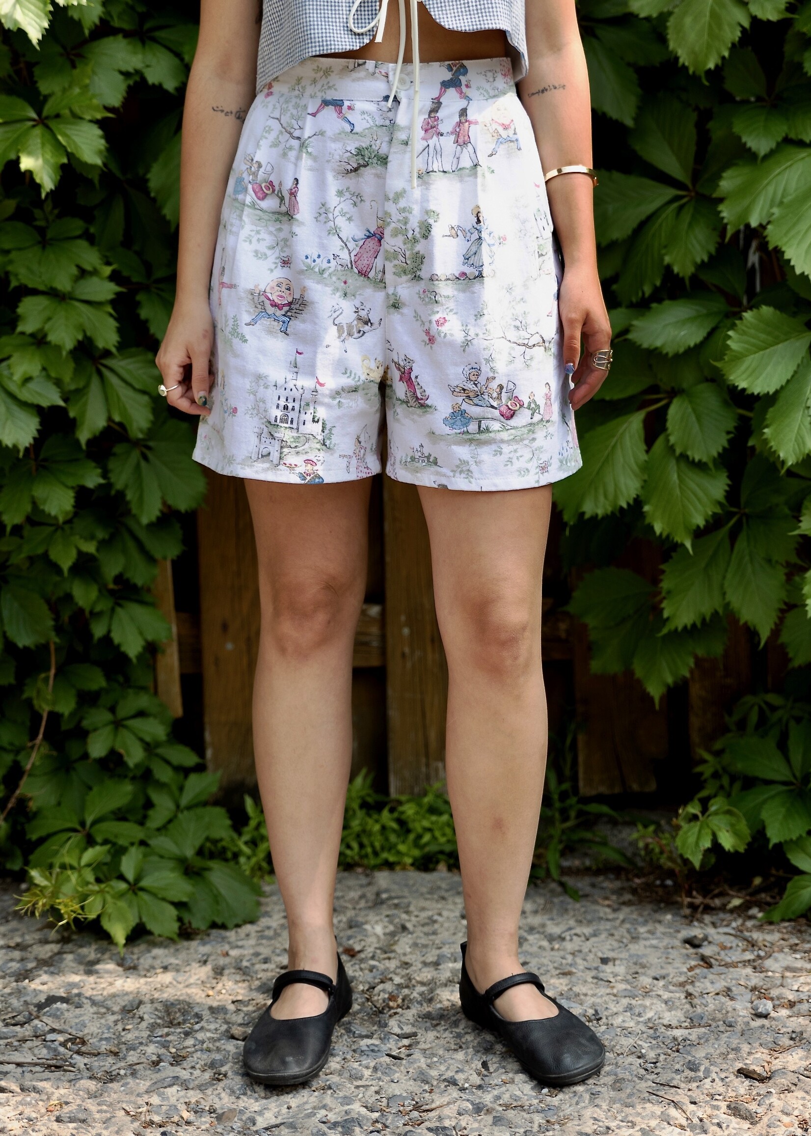 Studio Citizen Studio Citizen Pleated Shorts in Nursery Rhyme Print