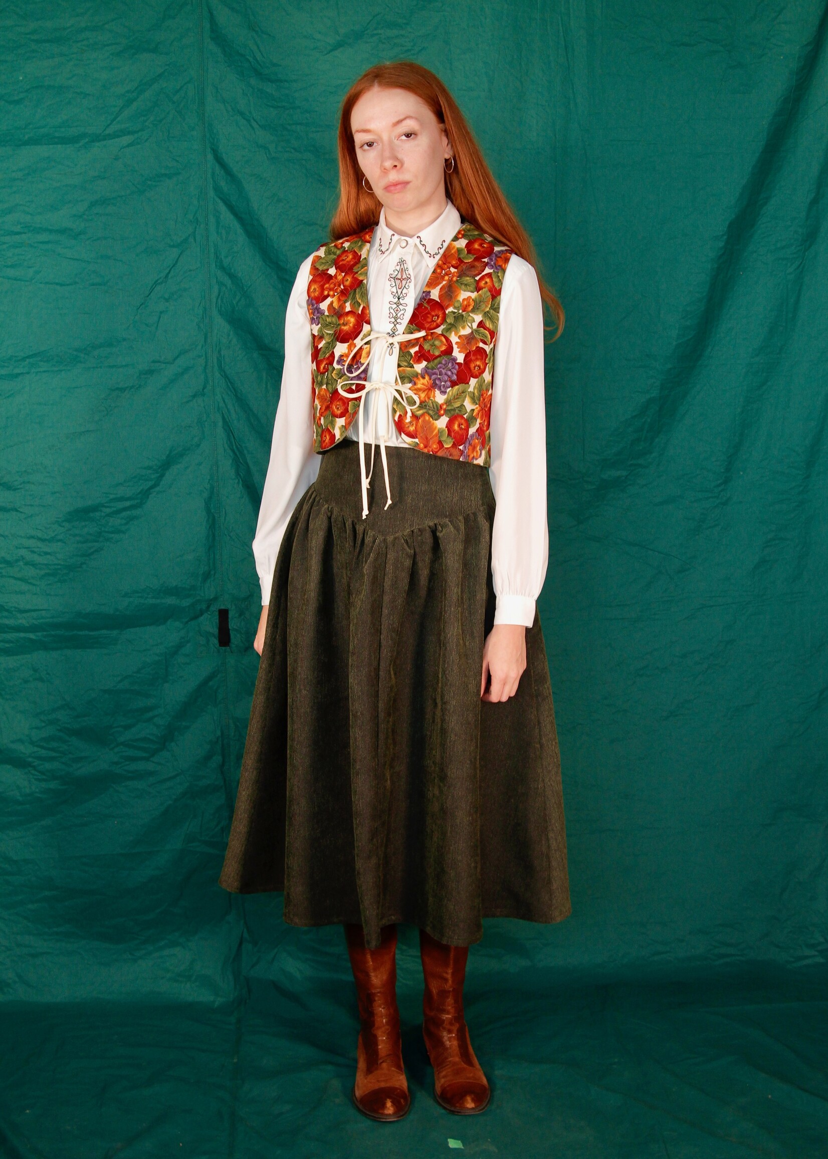 Studio Citizen Studio Citizen Maiden Skirt in Dark Green Corduroy