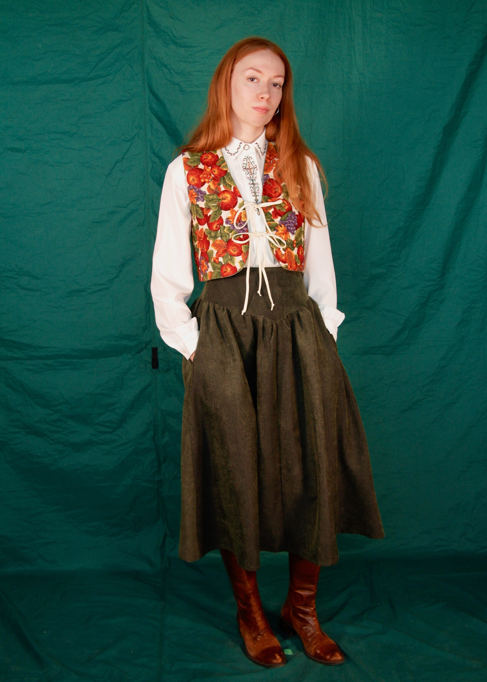 Studio Citizen Studio Citizen Maiden Skirt in Dark Green Corduroy