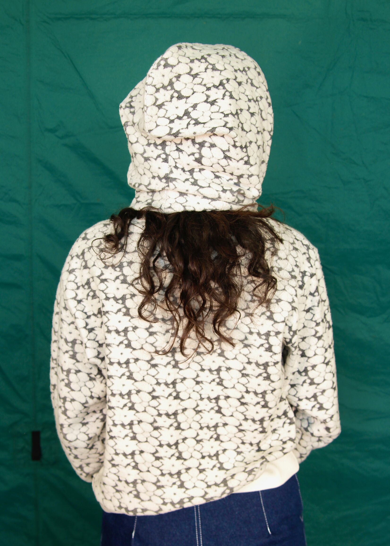 Studio Citizen Studio Citizen Drawstring Hood in Grey and White Fleece