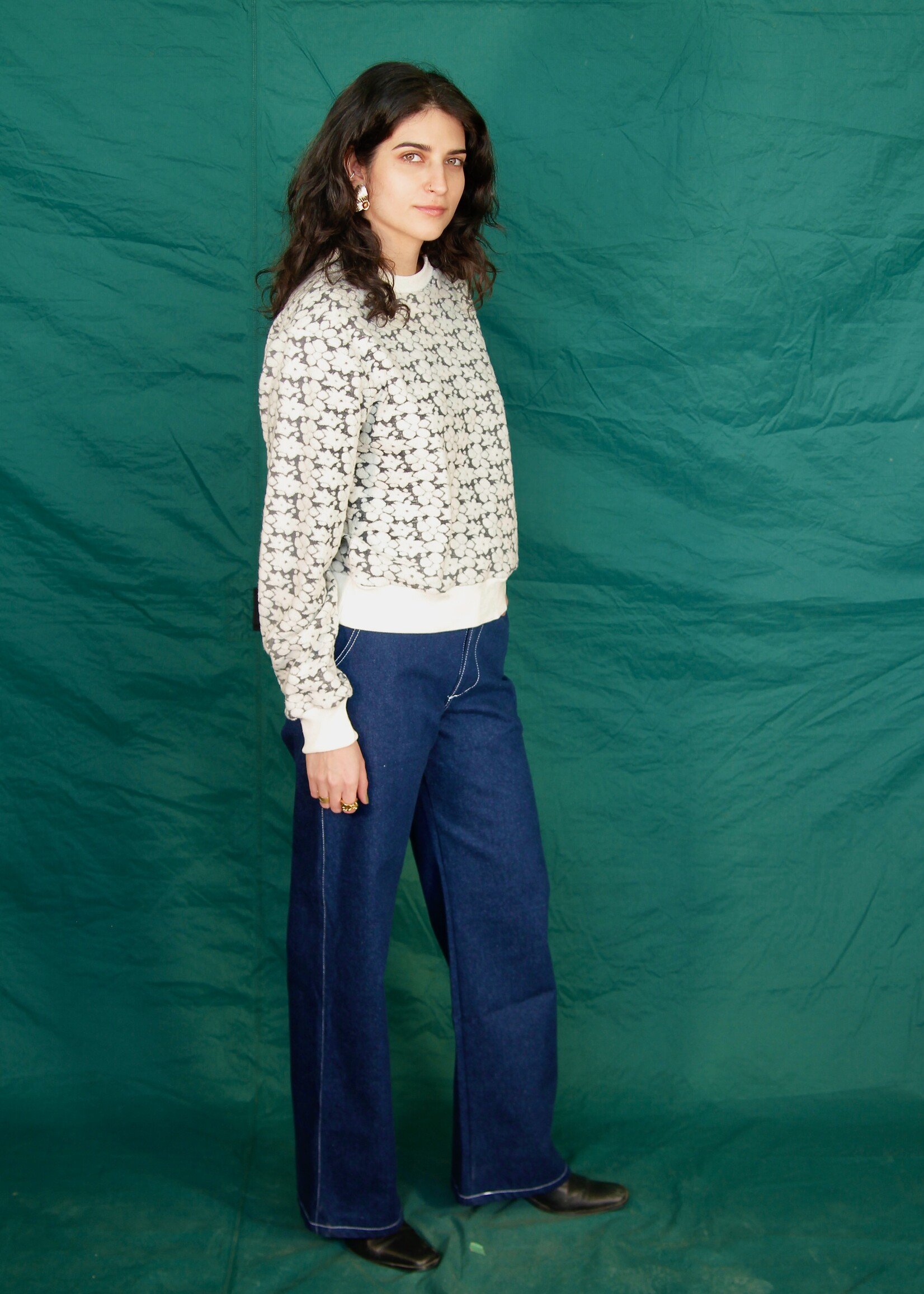 Studio Citizen Studio Citizen Crewneck Sweatshirt inWhite and Grey Flower Fleece