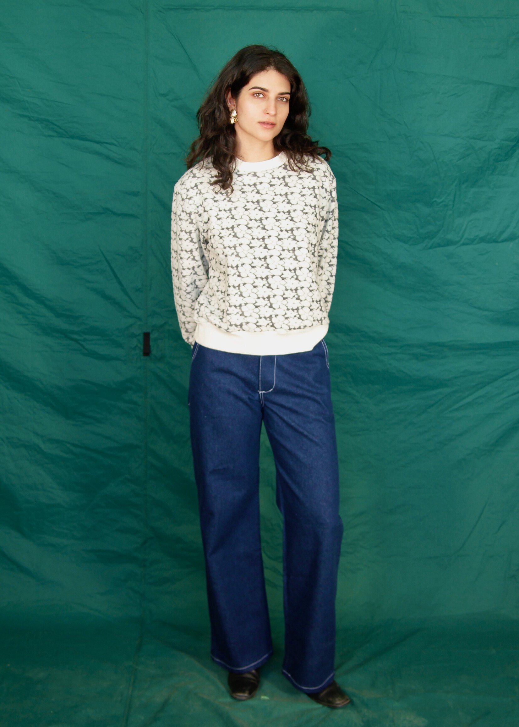 Studio Citizen Studio Citizen Crewneck Sweatshirt inWhite and Grey Flower Fleece