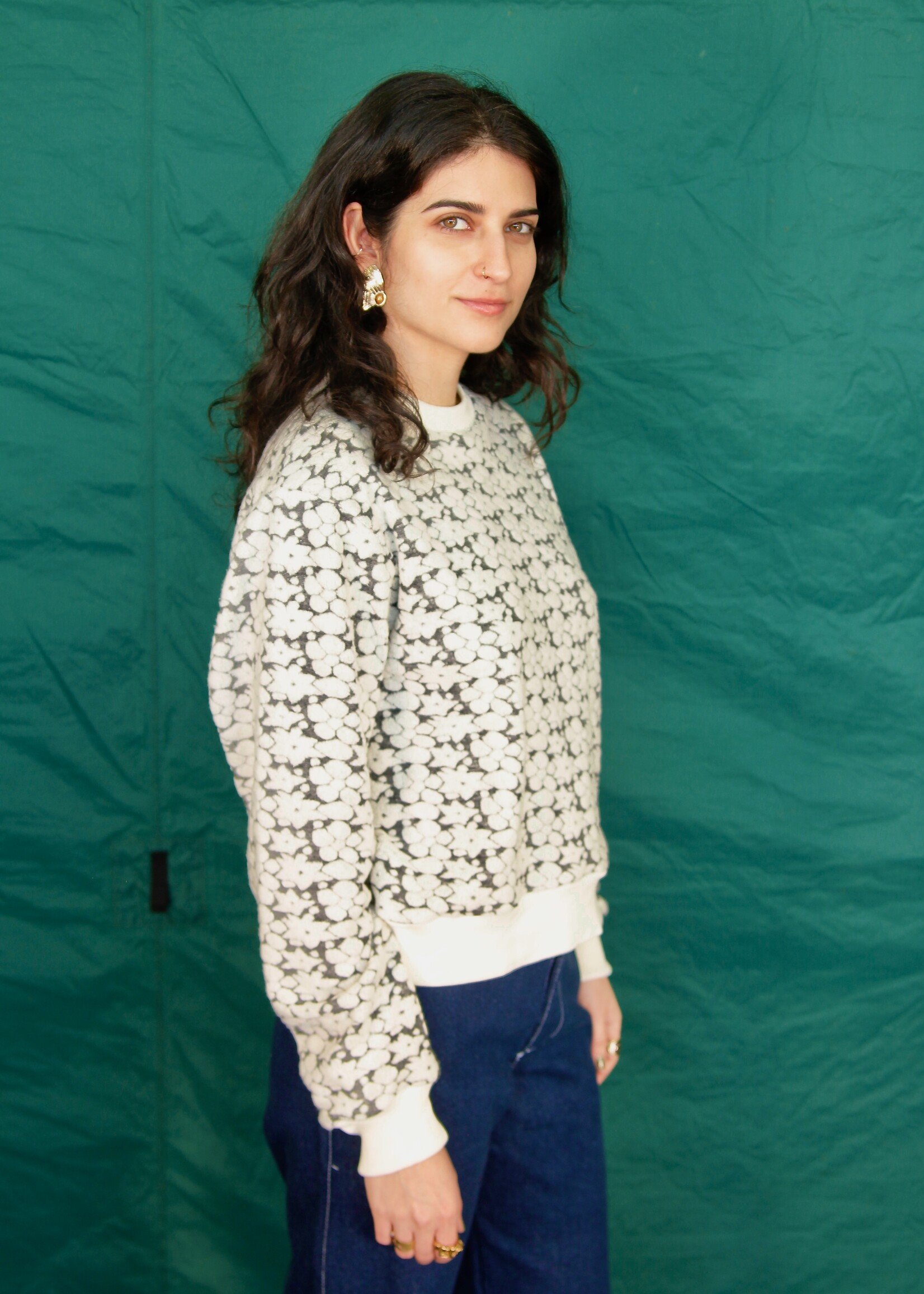 Studio Citizen Studio Citizen Crewneck Sweatshirt inWhite and Grey Flower Fleece