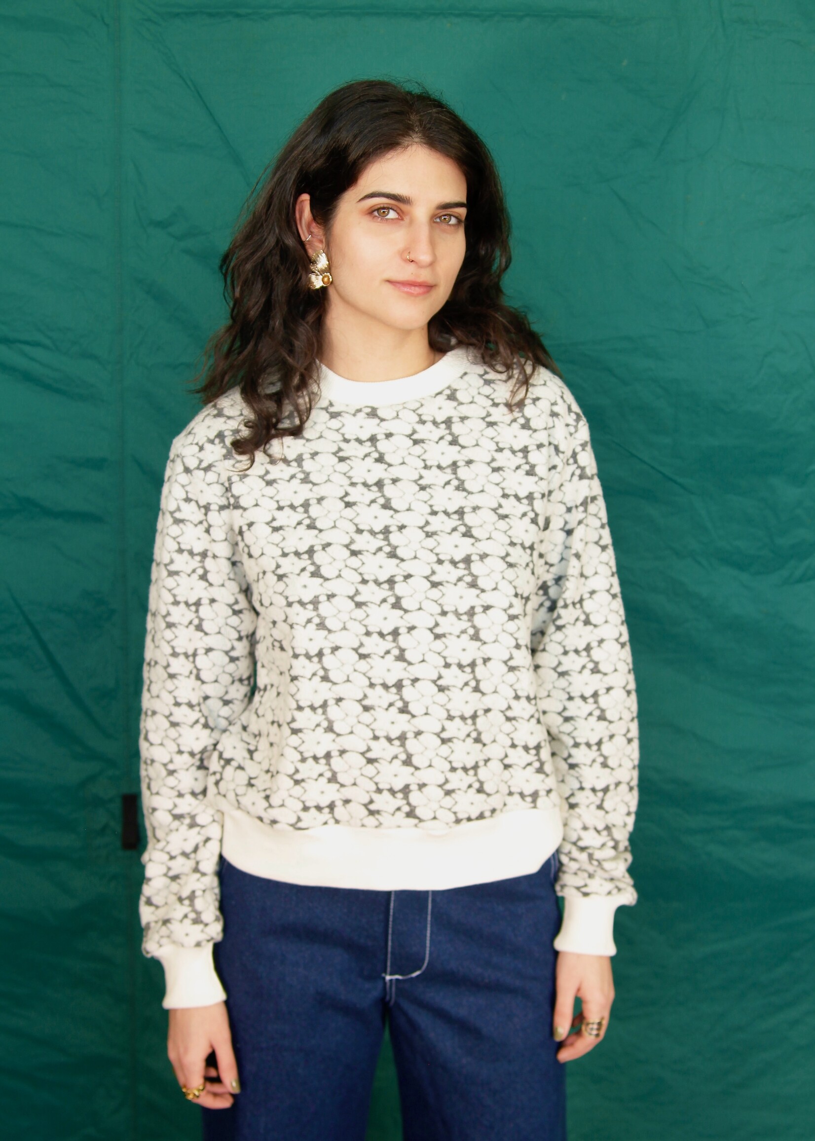 Studio Citizen Studio Citizen Crewneck Sweatshirt inWhite and Grey Flower Fleece