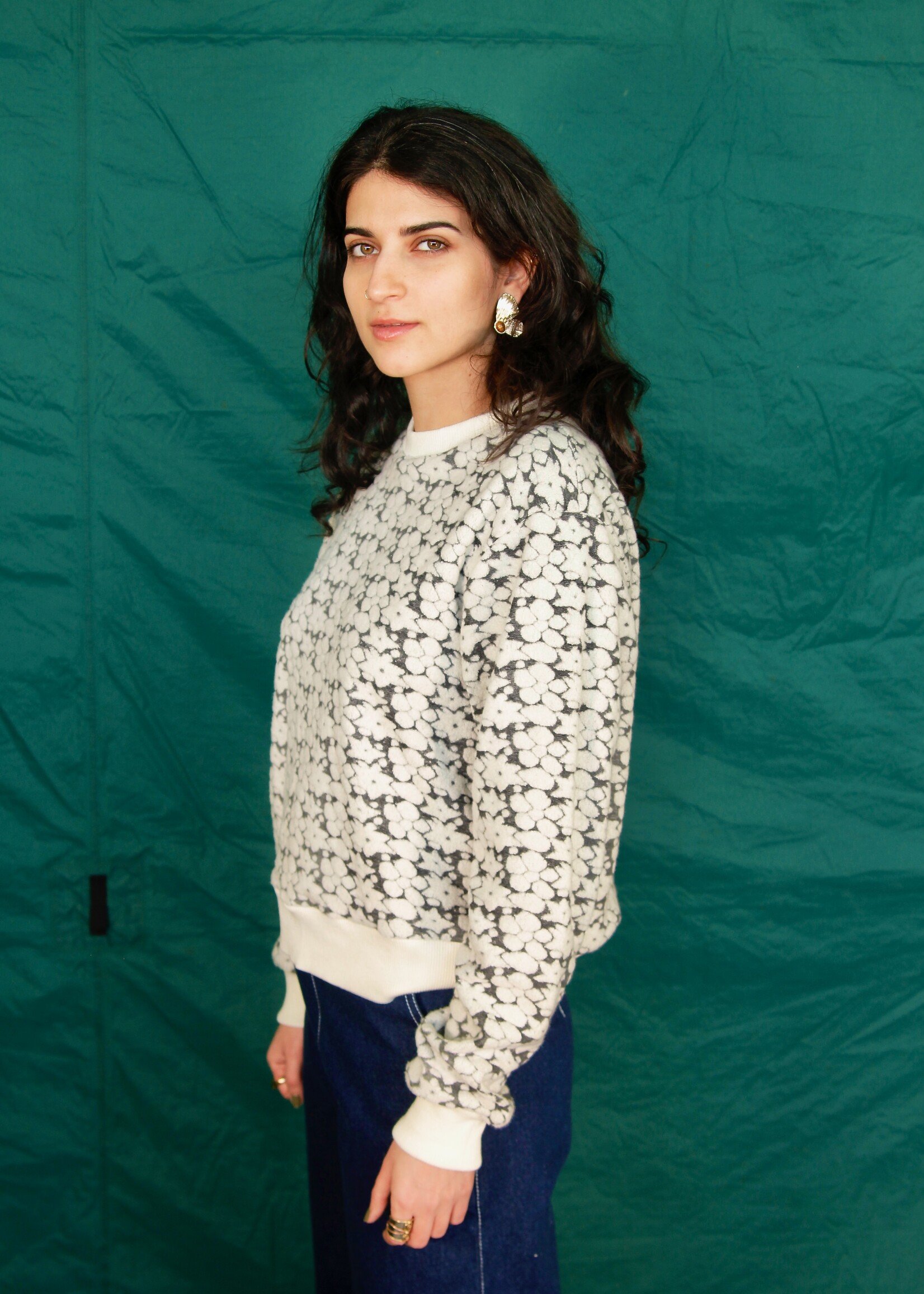 Studio Citizen Studio Citizen Crewneck Sweatshirt inWhite and Grey Flower Fleece