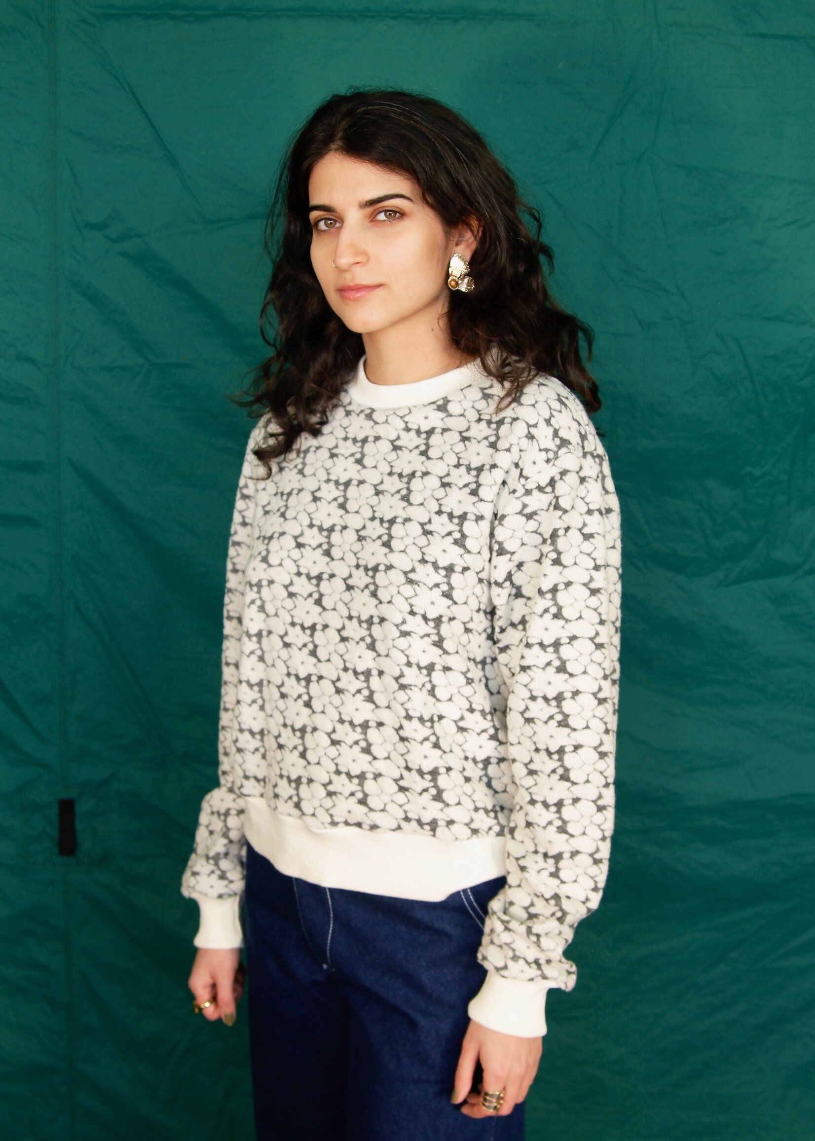 Studio Citizen Studio Citizen Crewneck Sweatshirt inWhite and Grey Flower Fleece