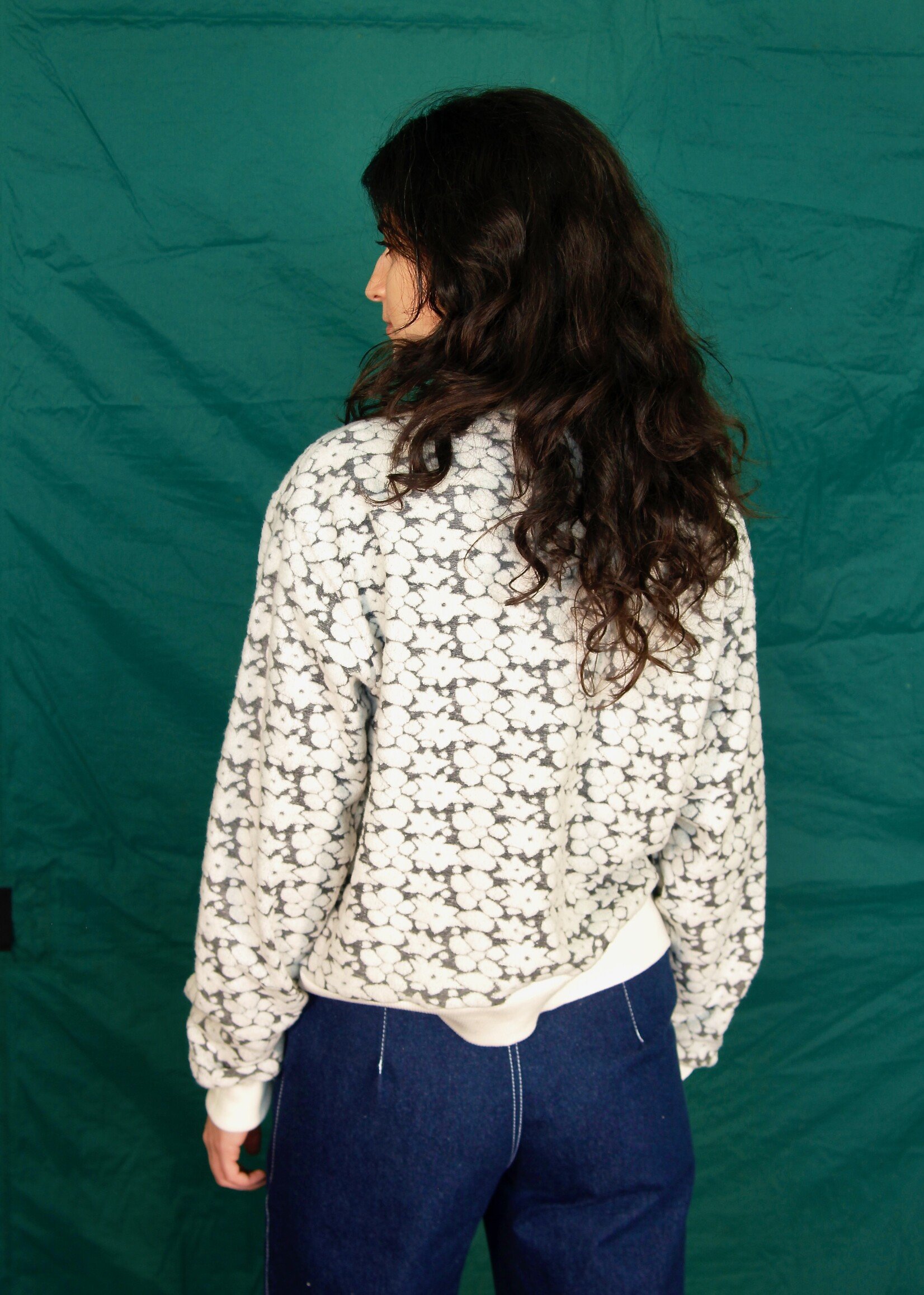 Studio Citizen Studio Citizen Crewneck Sweatshirt inWhite and Grey Flower Fleece