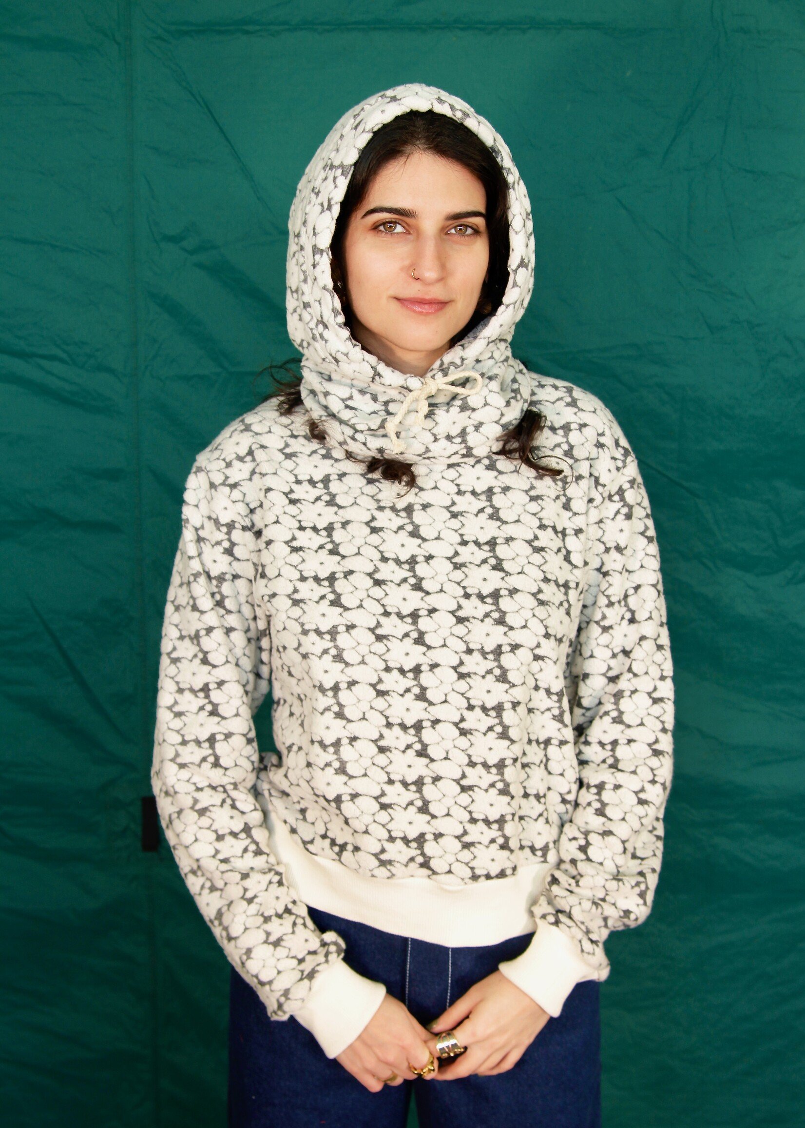 Studio Citizen Studio Citizen Crewneck Sweatshirt inWhite and Grey Flower Fleece