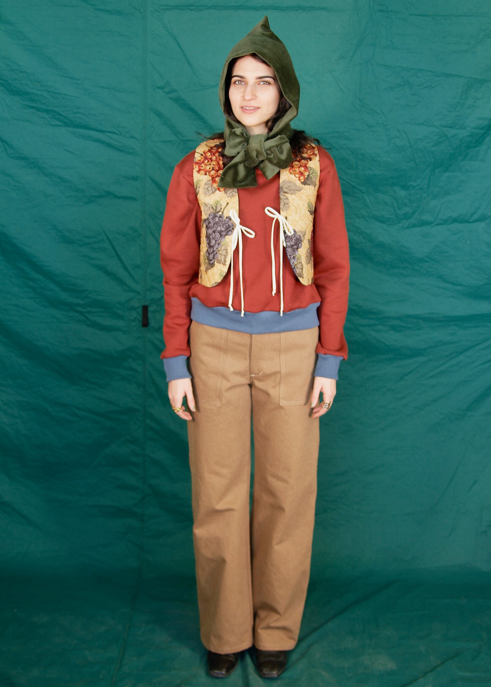 Studio Citizen Studio Citizen Hood-Scarf in Forest Green