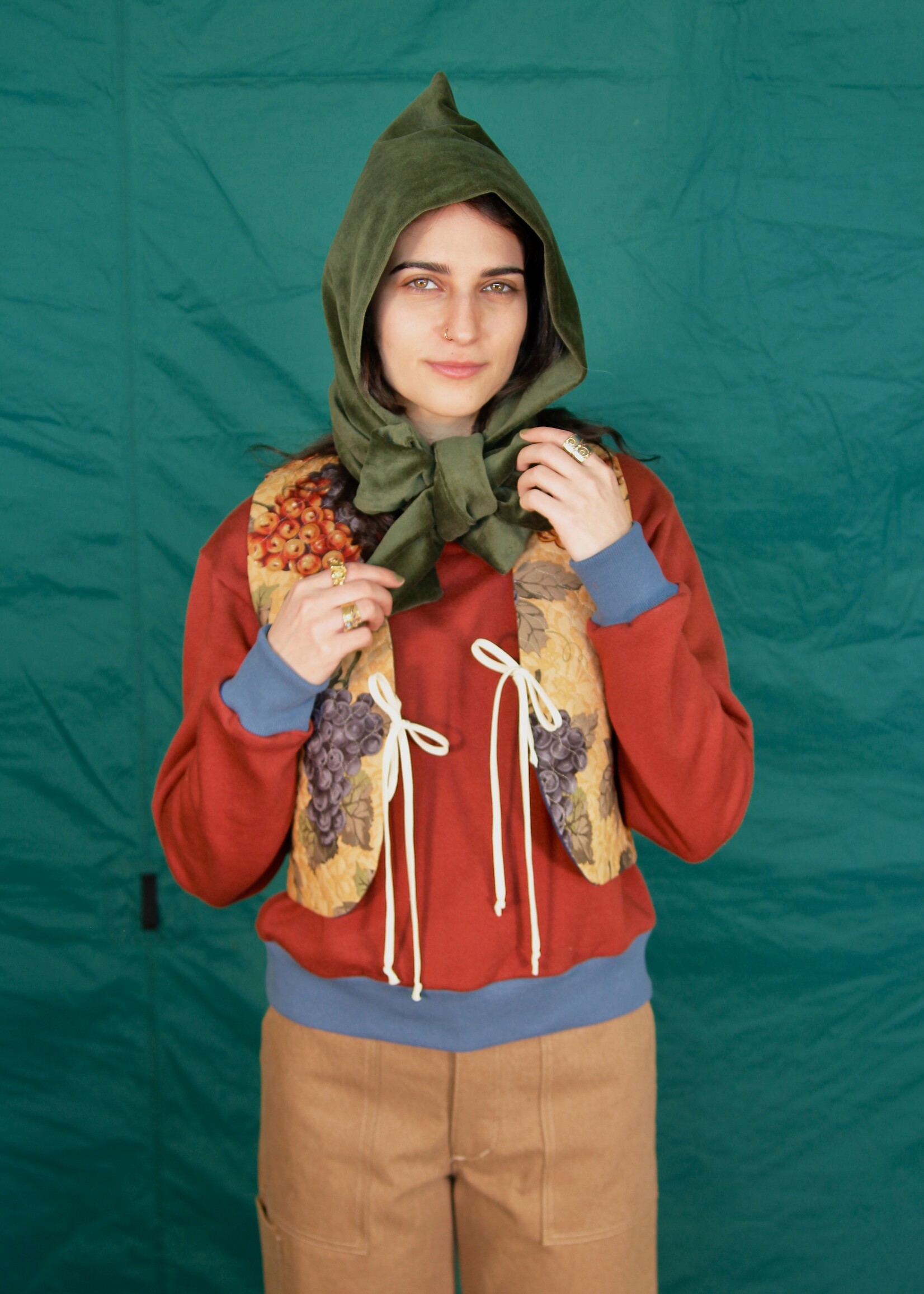 Studio Citizen Studio Citizen Hood-Scarf in Forest Green