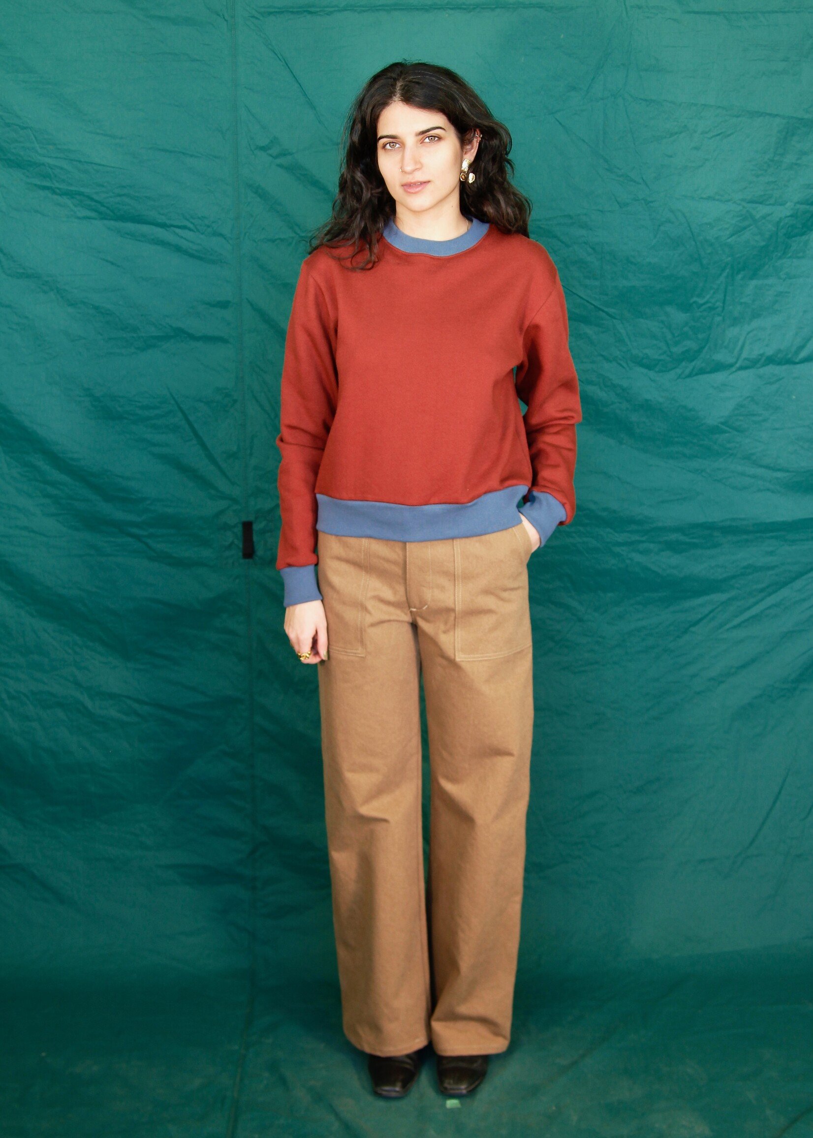 Studio Citizen Studio Citizen Crewneck Sweater Flat Hem in Rust