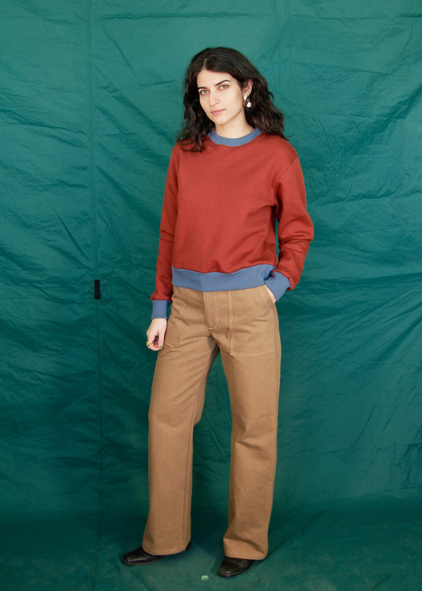 Studio Citizen Studio Citizen Crewneck Sweater Flat Hem in Rust