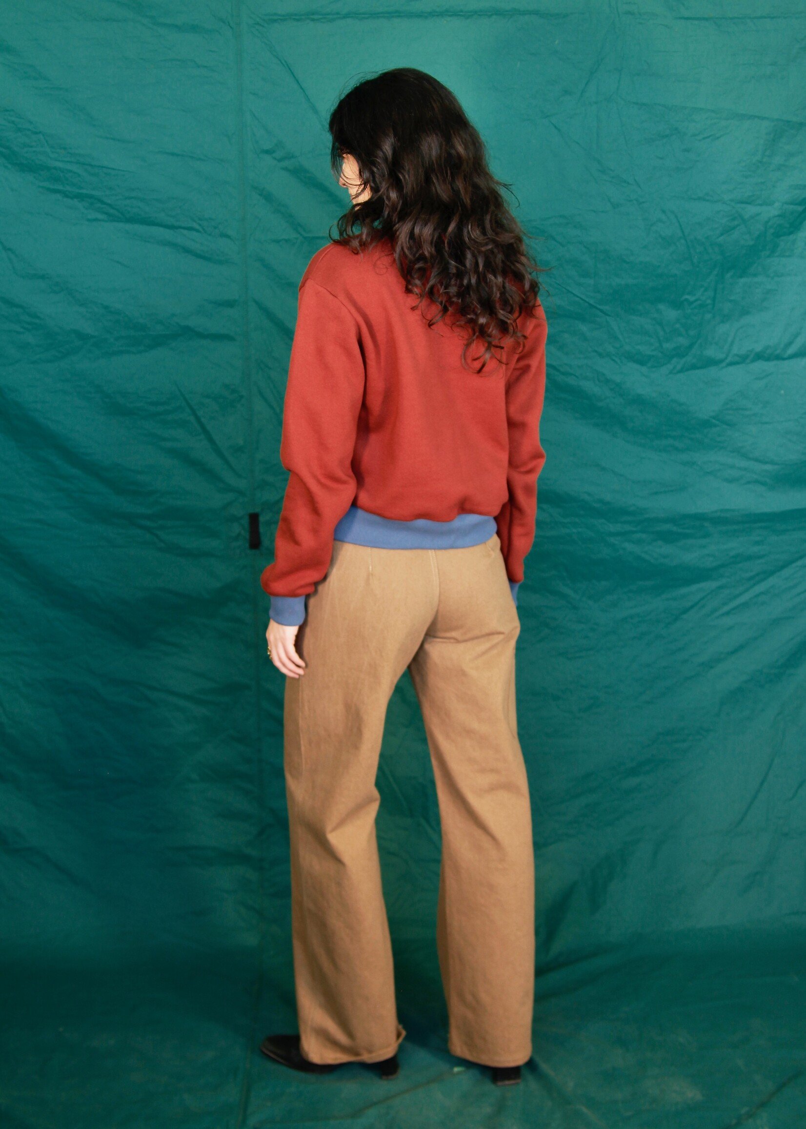 Studio Citizen Studio Citizen Crewneck Sweater Flat Hem in Rust