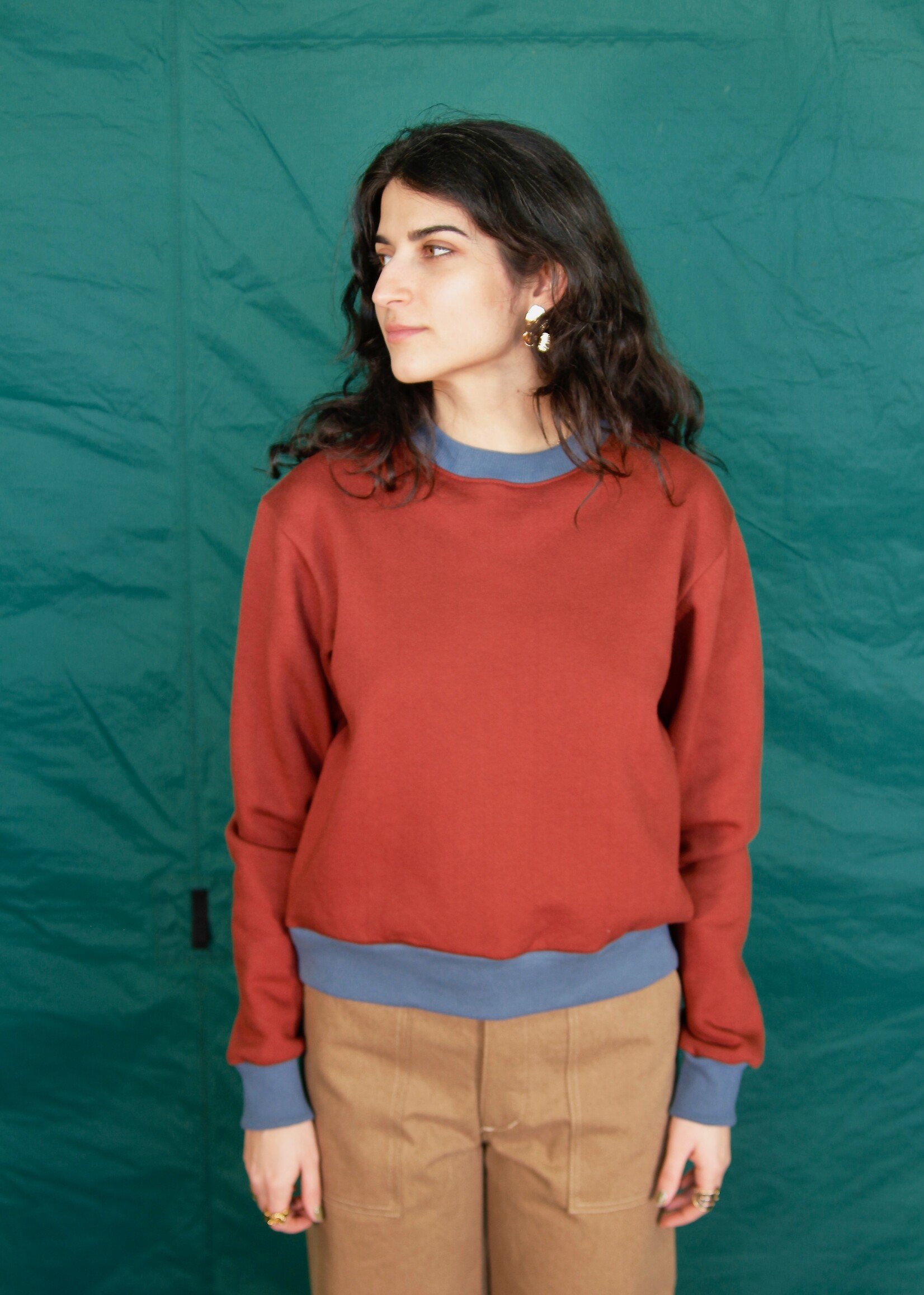 Studio Citizen Studio Citizen Crewneck Sweater Flat Hem in Rust