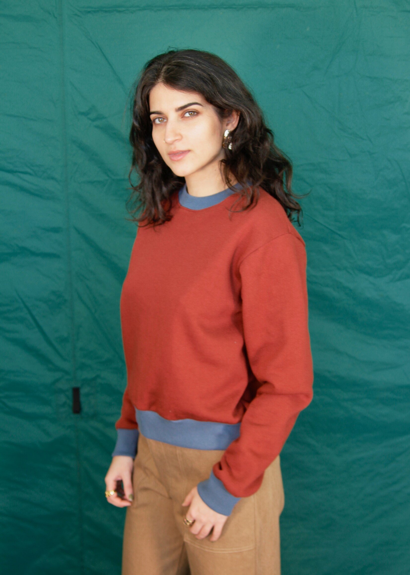 Studio Citizen Studio Citizen Crewneck Sweater Flat Hem in Rust