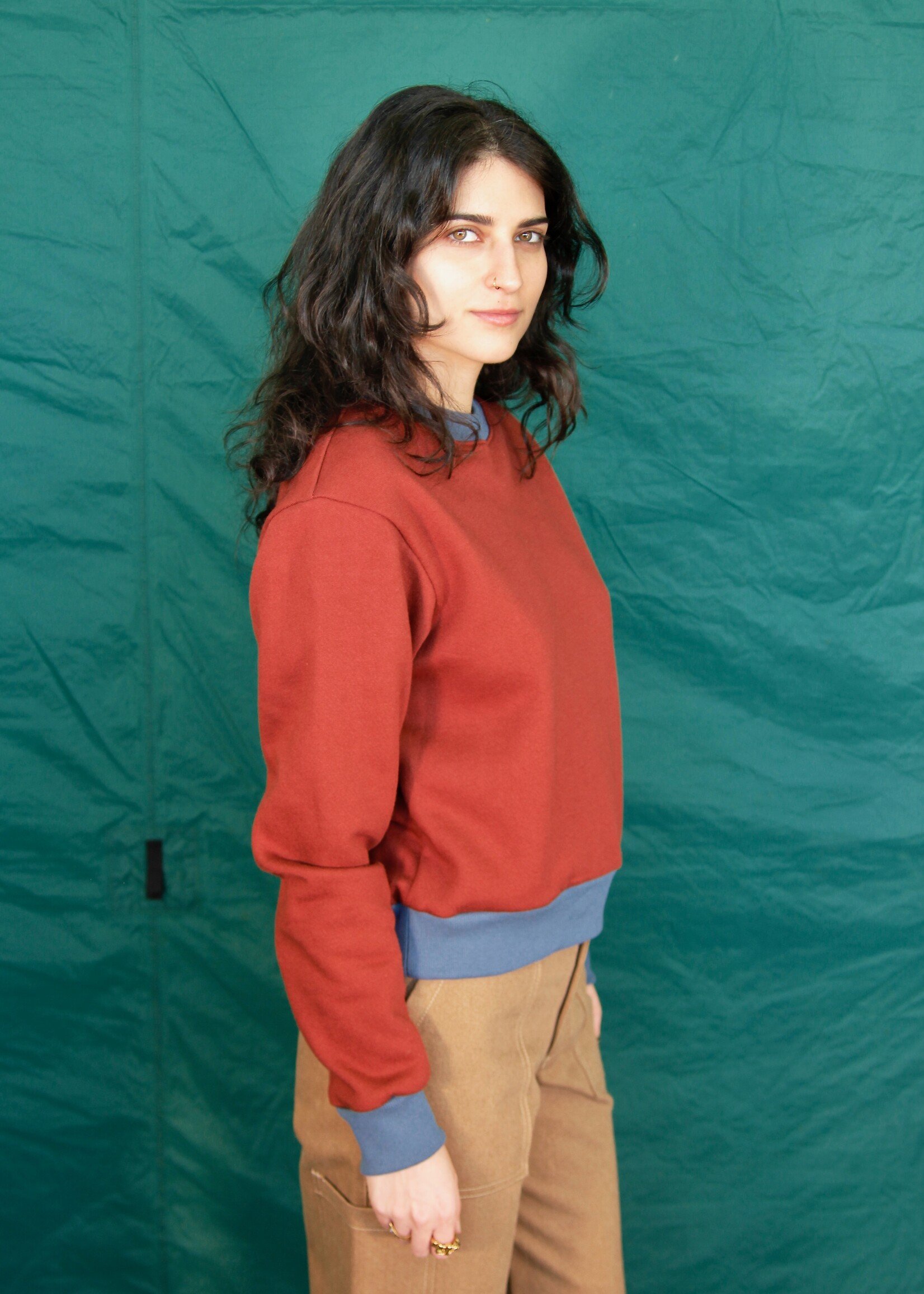 Studio Citizen Studio Citizen Crewneck Sweater Flat Hem in Rust