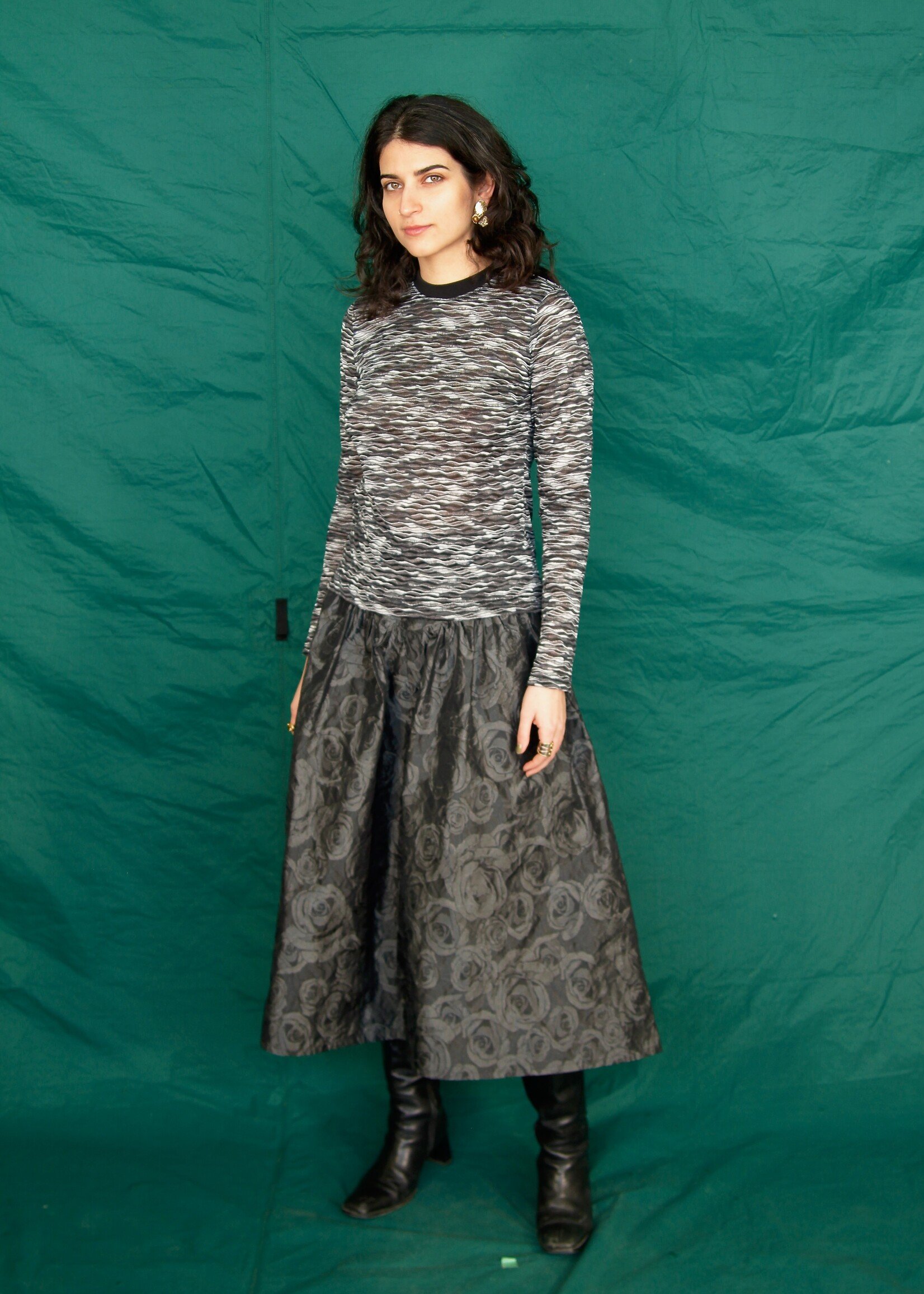 Studio Citizen Studio Citizen Long Fitted Top in Black Wave Knit