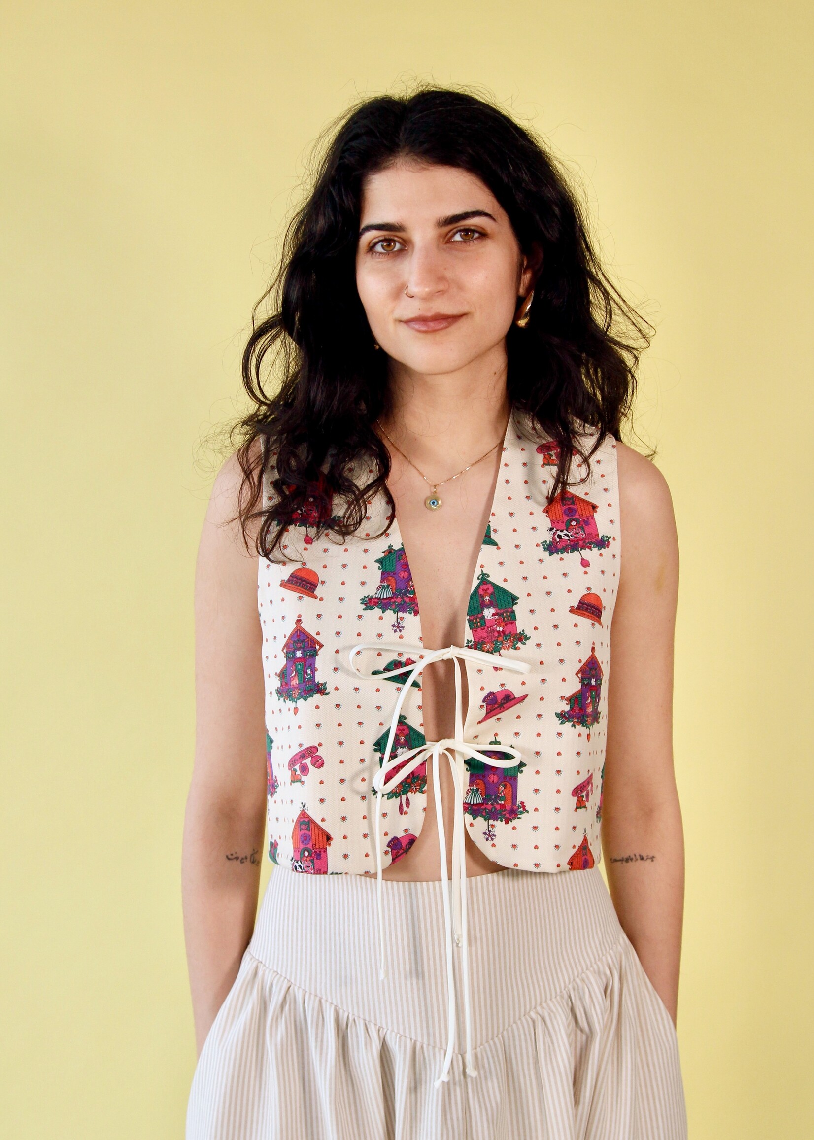 Studio Citizen Studio Citizen Tie Vest in Cuckoo Clock print