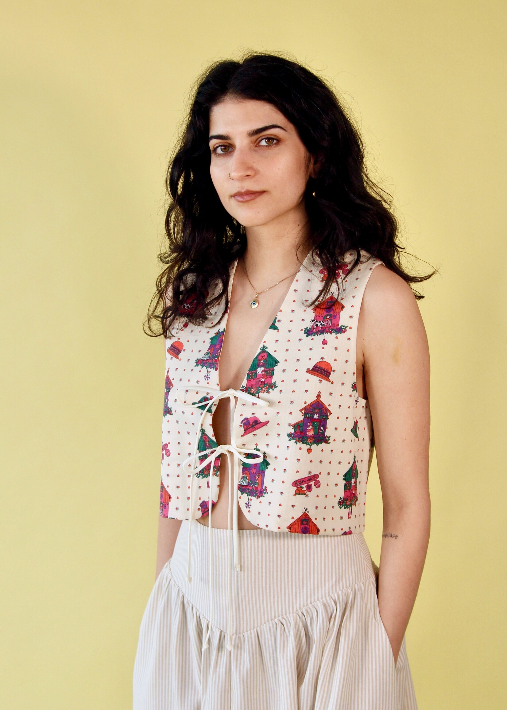 Studio Citizen Studio Citizen Tie Vest in Cuckoo Clock print