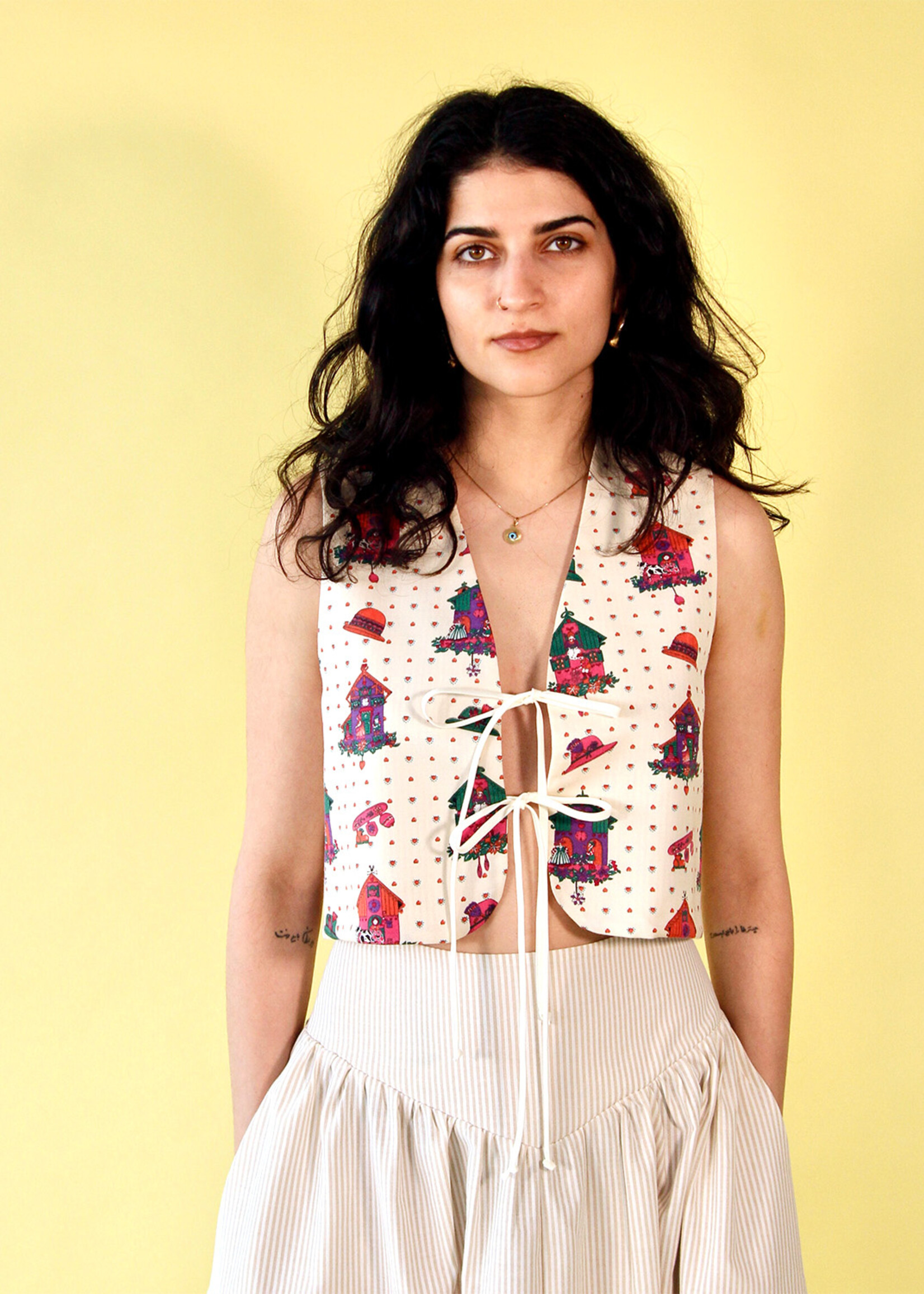 Studio Citizen Studio Citizen Tie Vest in Cuckoo Clock print