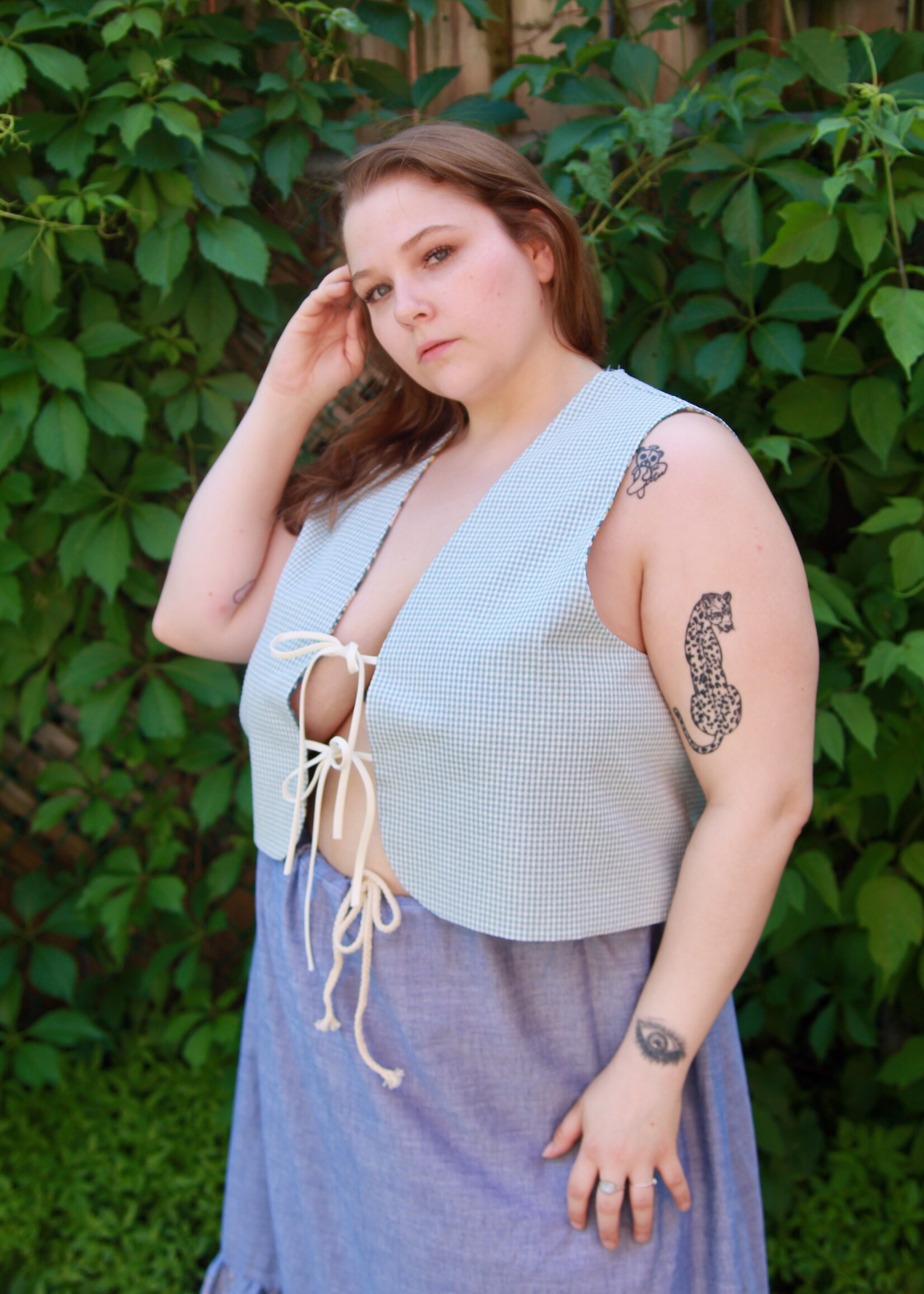 Studio Citizen Studio Citizen Tie Vest in Light Blue Gingham