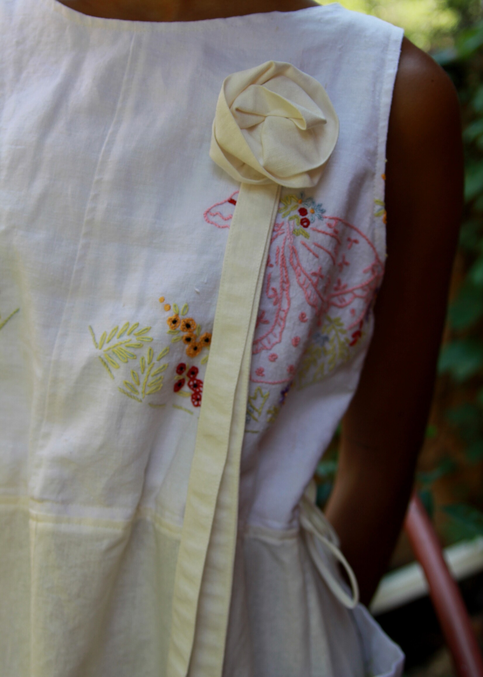 Studio Citizen Mole X Studio Citizen Upcycled Linen Rosette Pin - Cream Linen 1