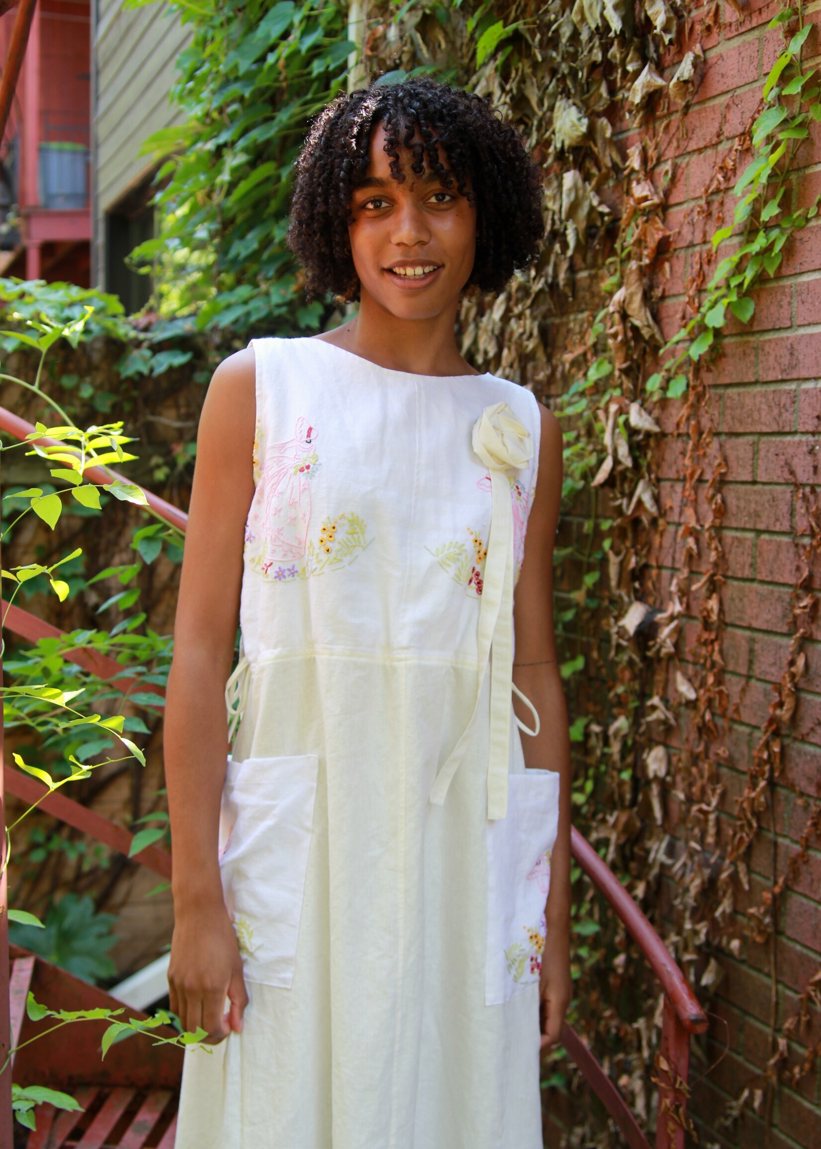 Studio Citizen Mole X Studio Citizen Upcycled Linen Rosette Pin - Cream Linen 1