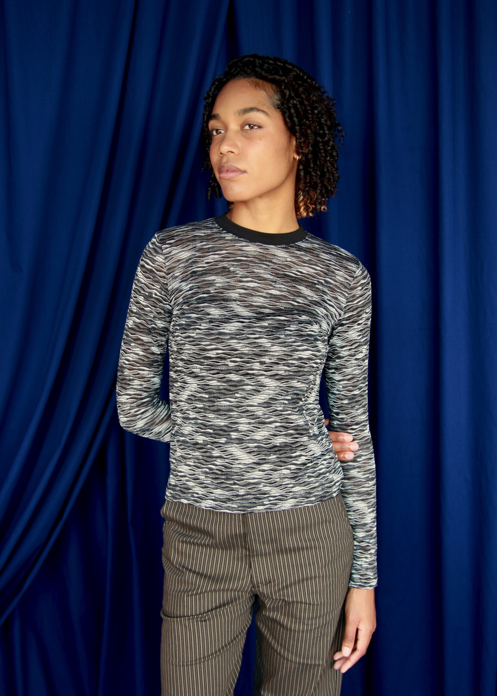 Studio Citizen Studio Citizen Long Fitted Top in Black Wave Knit