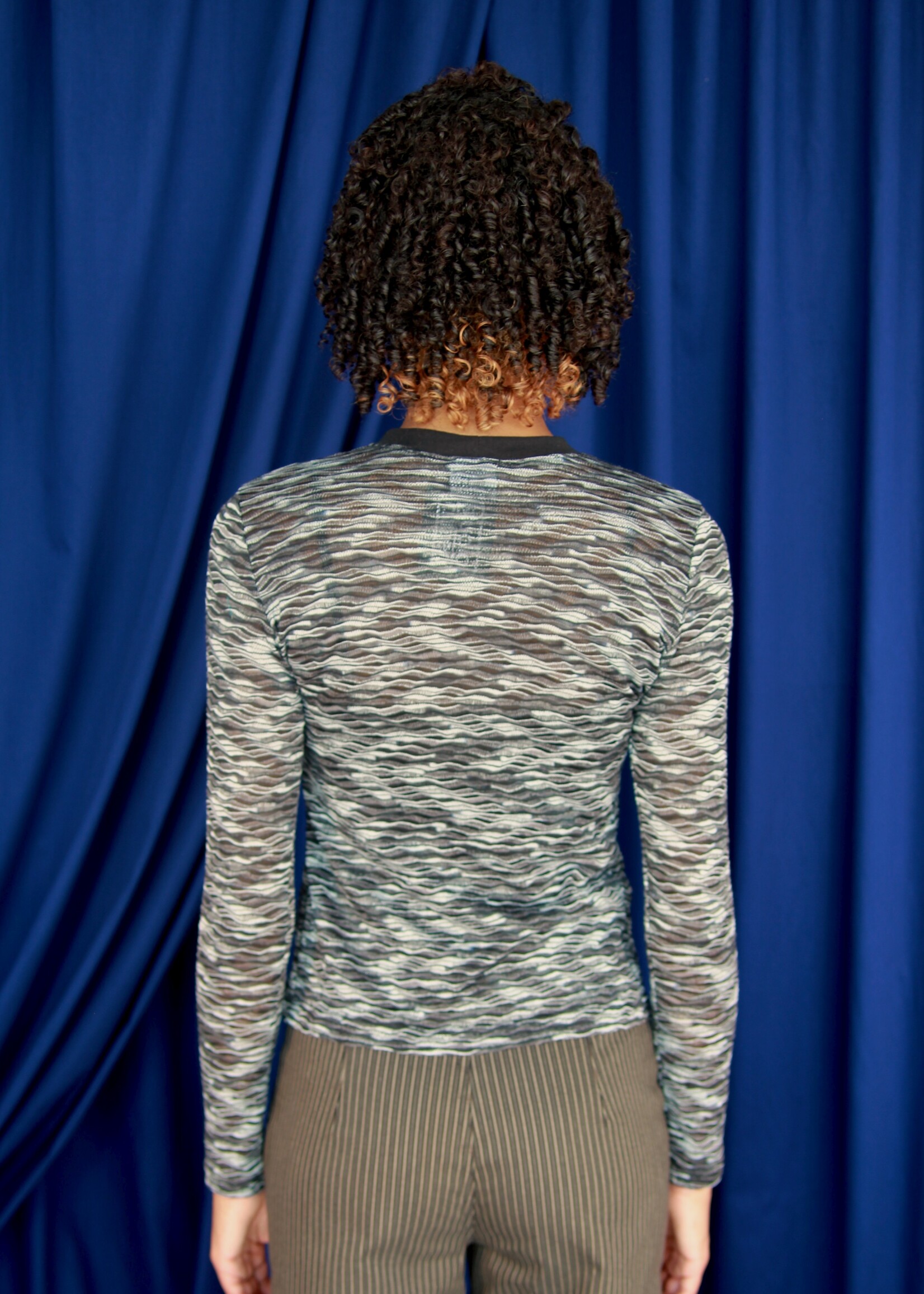 Studio Citizen Studio Citizen Long Fitted Top in Black Wave Knit