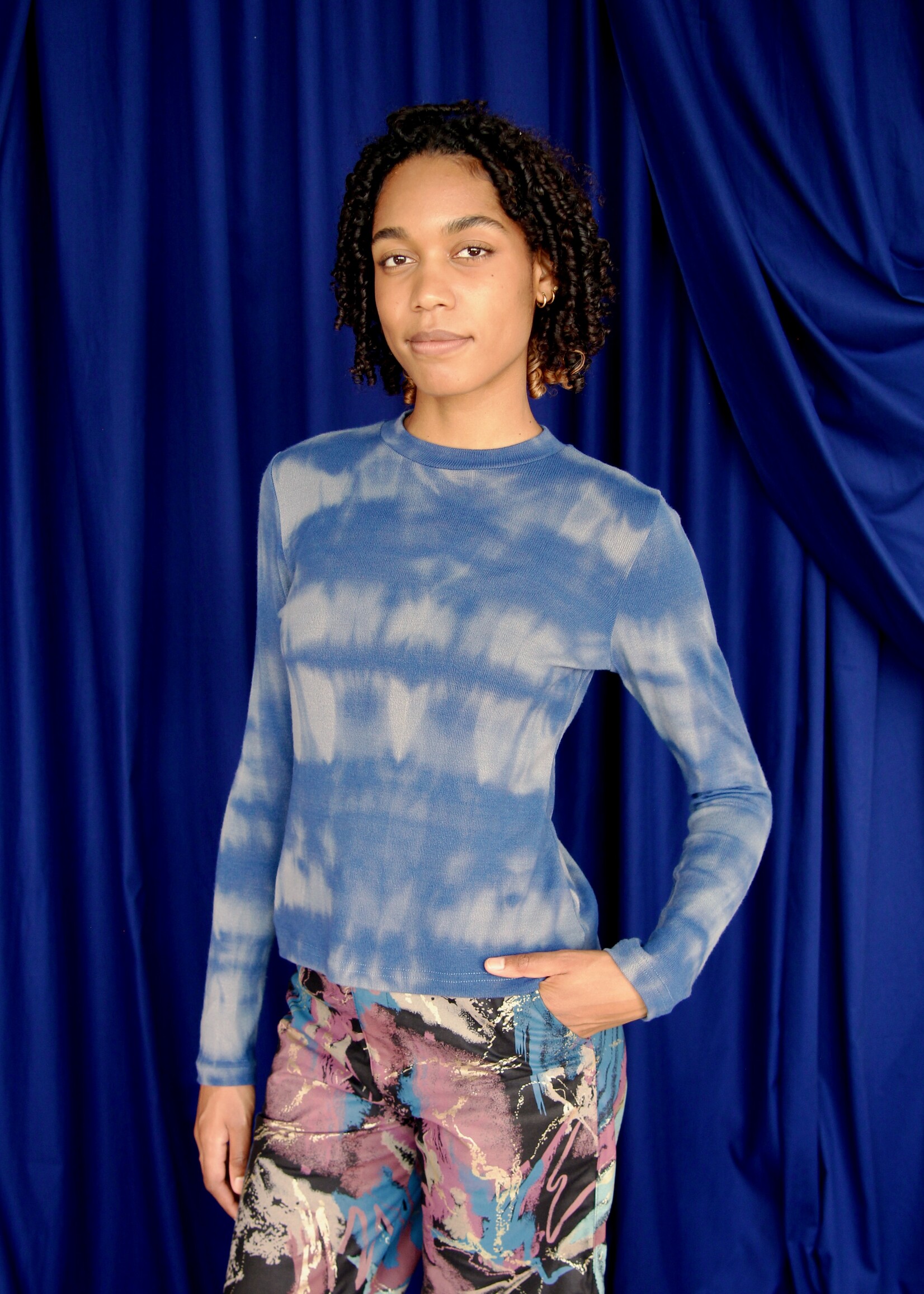Studio Citizen Studio Citizen Long Fitted Top in Blue Marbled Knit