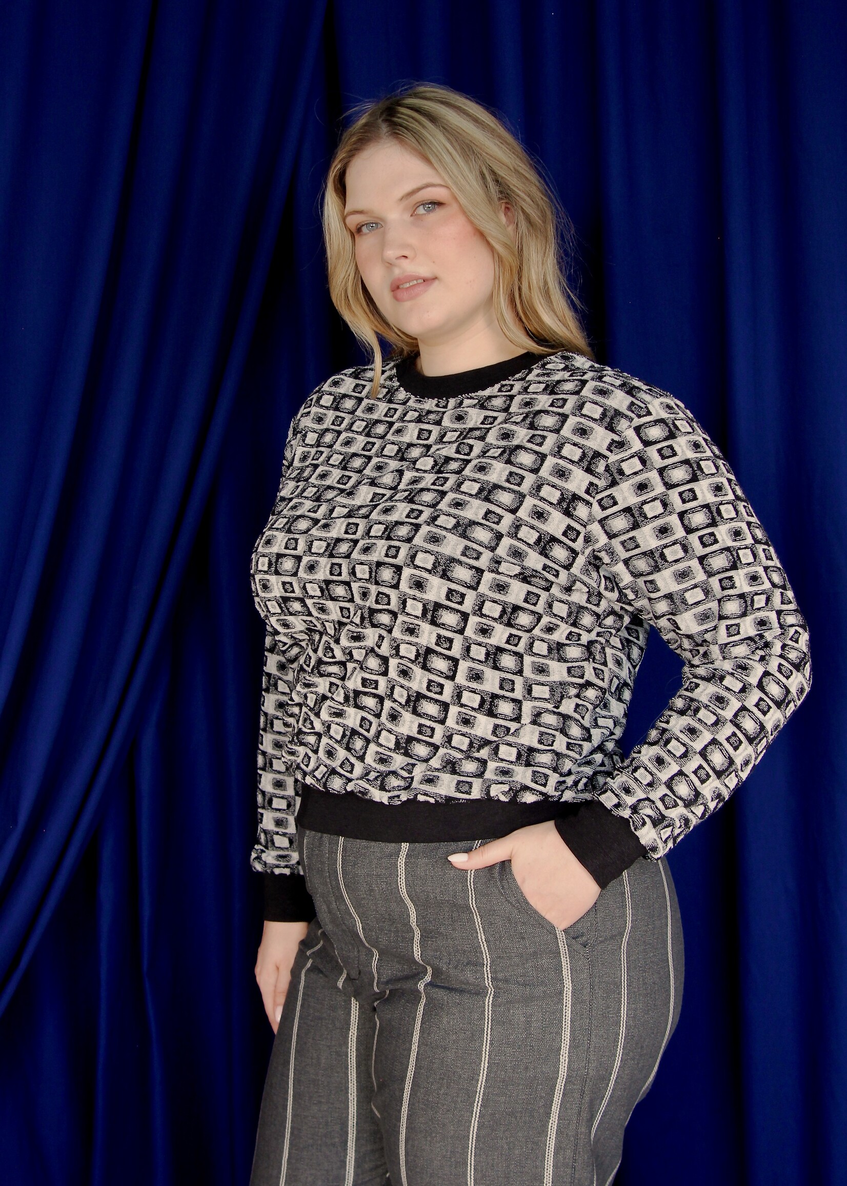 Studio Citizen Studio Citizen Crewneck Sweatshirt in Grey Squared Circles