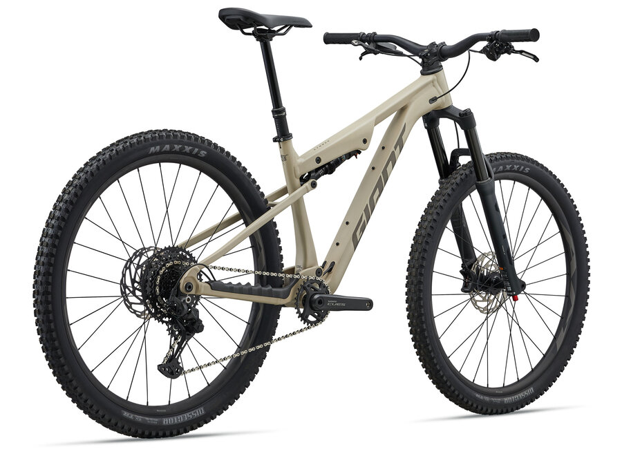 Giant Stance - Almond