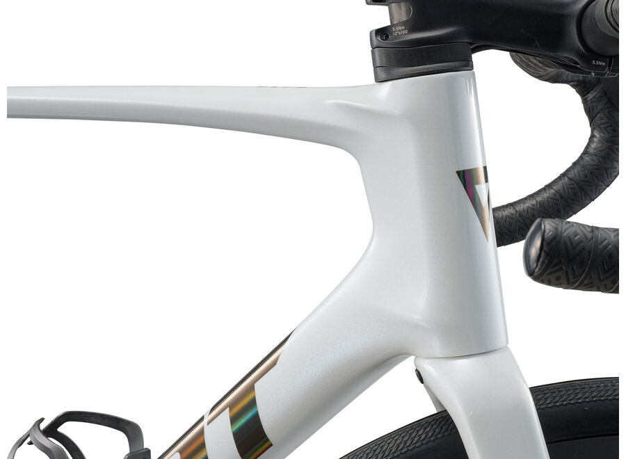 Giant Defy Advanced Pro 1 L White