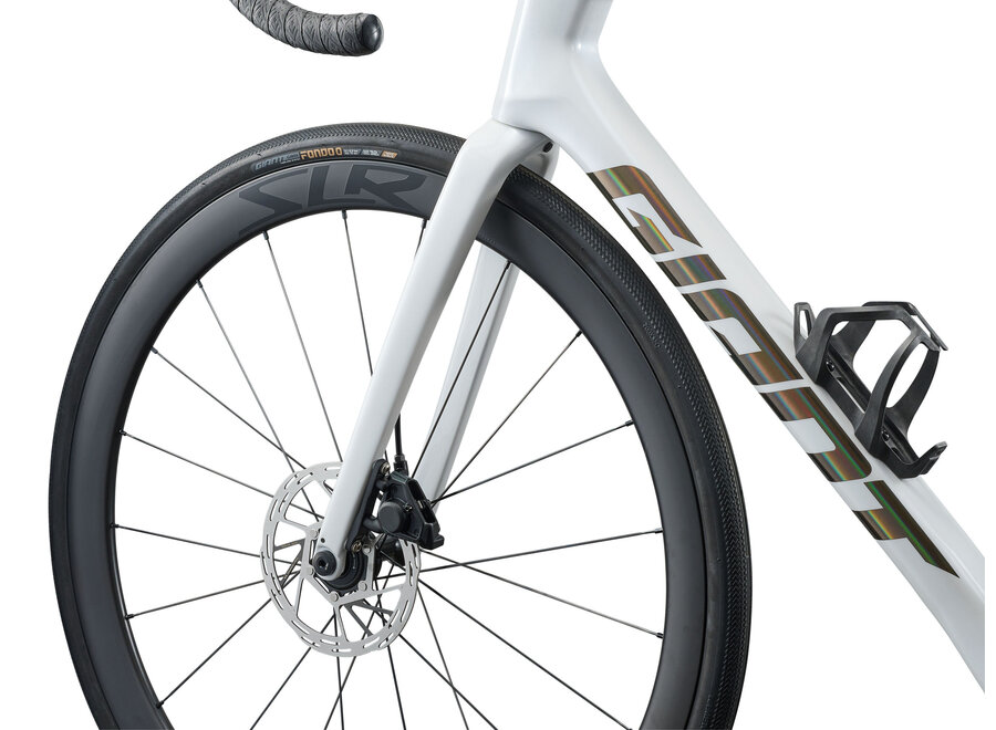 Giant Defy Advanced Pro 1 L White