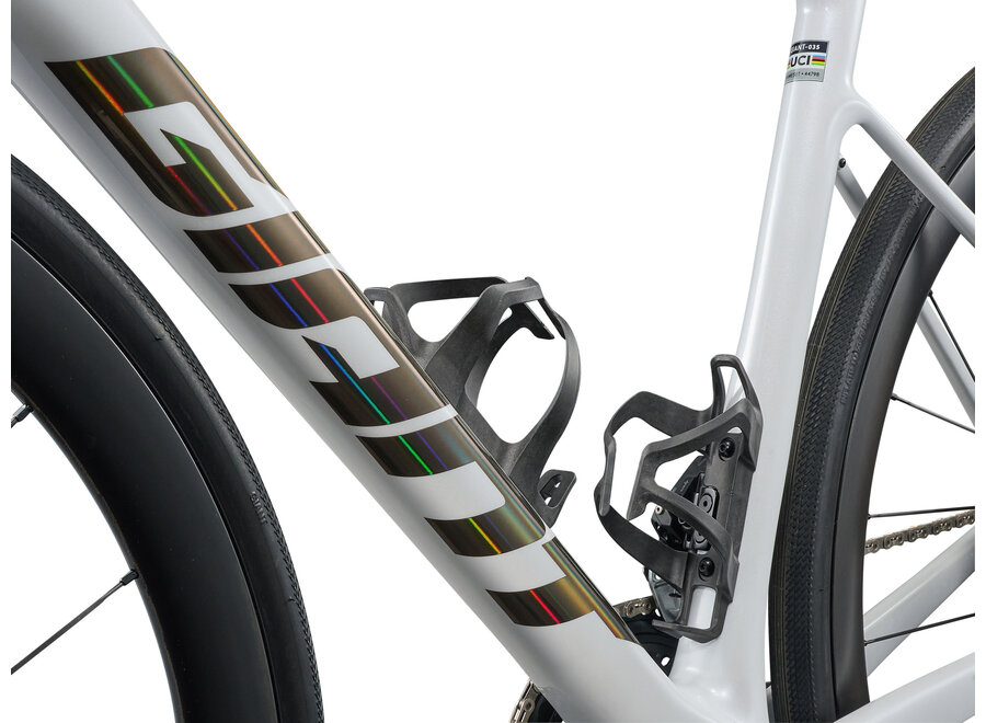 Giant Defy Advanced Pro 1 L White