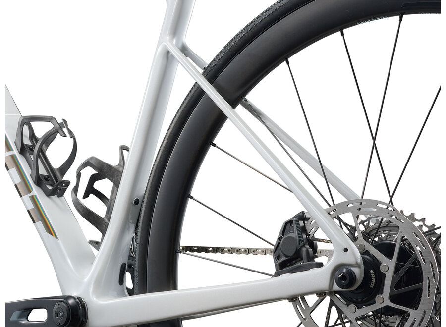 Giant Defy Advanced Pro 1 L White