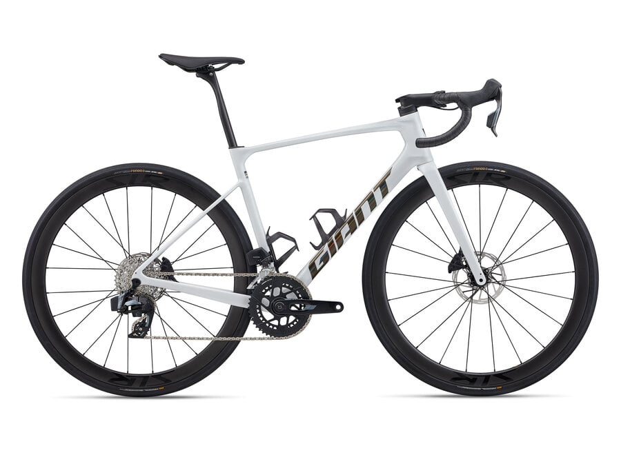 Giant Defy Advanced Pro 1 L White