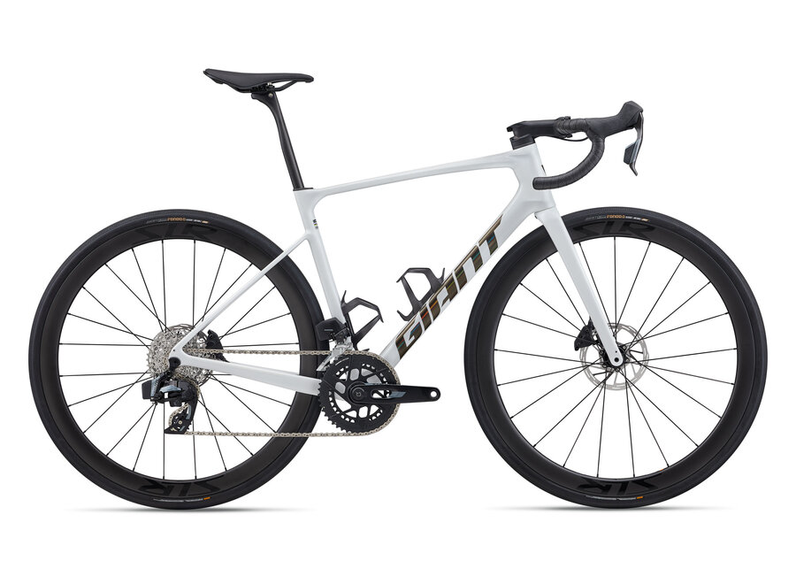 Giant Defy Advanced Pro 1 L White