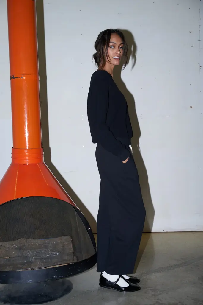 Perfect White Tee Zuri V-Neck Sweatshirt