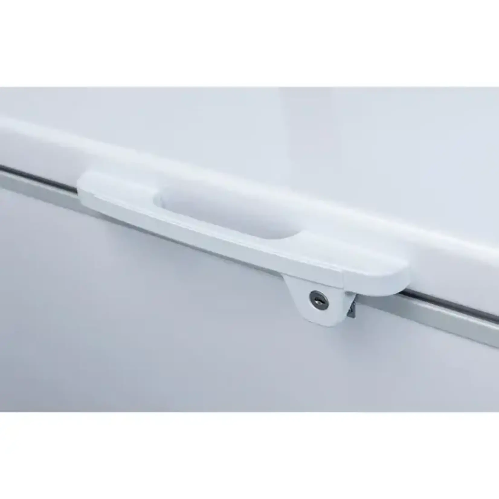 DUKERS DUKERS - 59" Commercial Chest Freezer