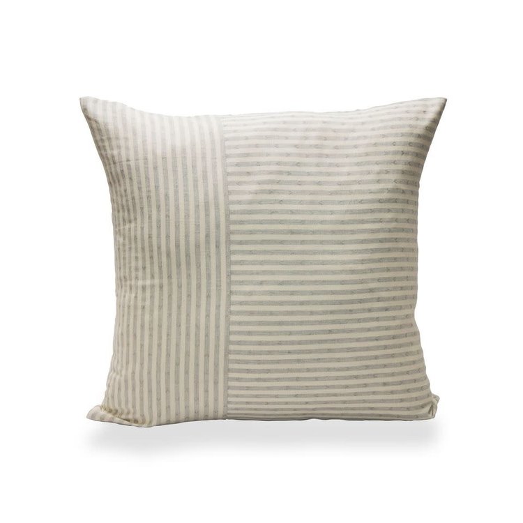 Kay Pillow, 22"