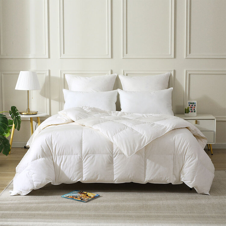 Threads Republic Light Warmth Down Alternative Microfiber Duvet Insert - King