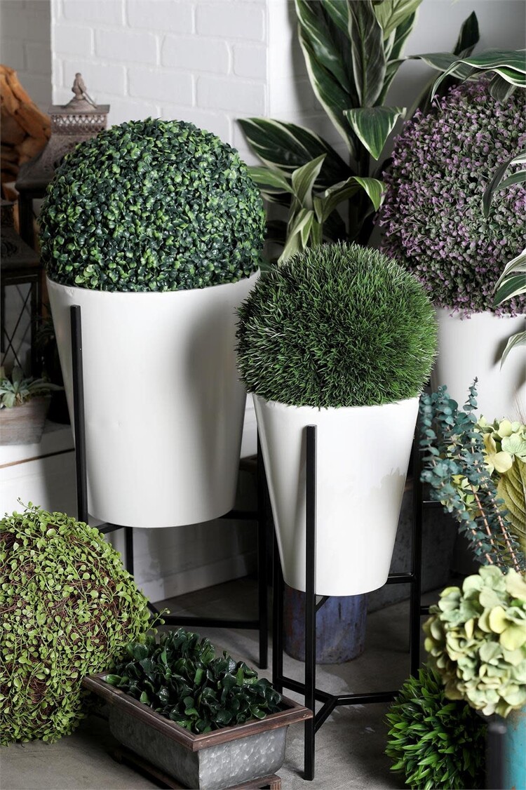 White Metal Indoor/Outdoor Planter