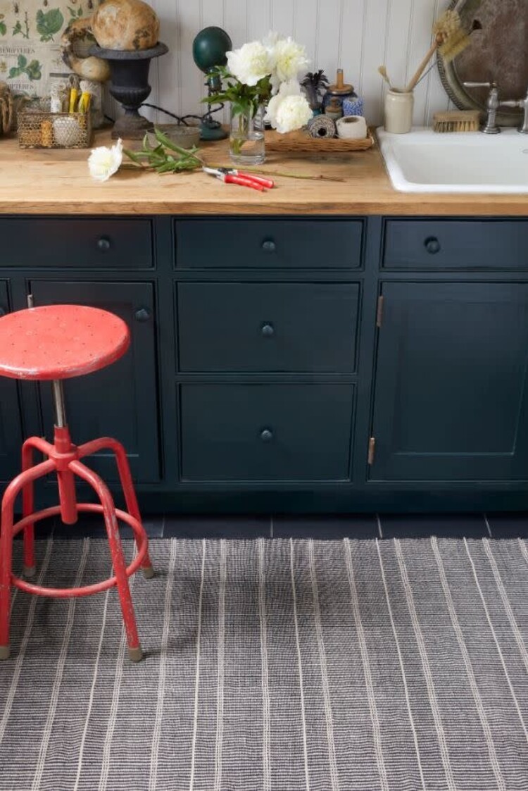 Samson Black Handwoven Indoor / Outdoor Rug, 6" x 9"