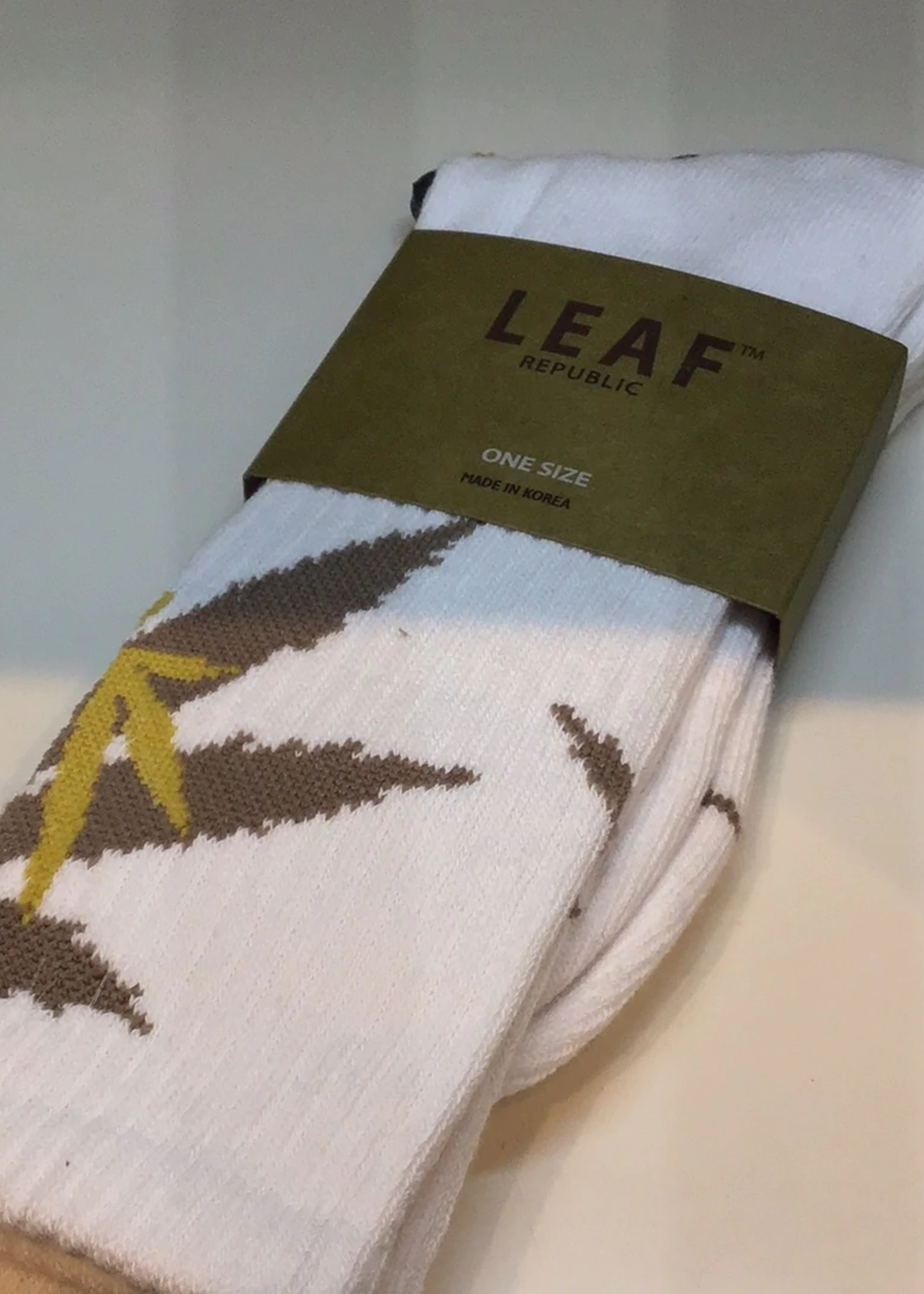 Leaf Republic Leaf Republic White/Tan Socks