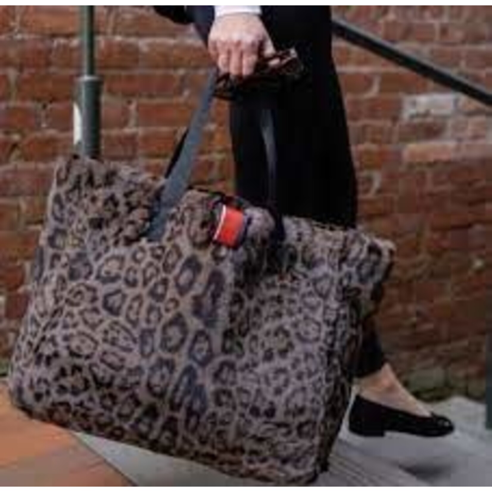 PRETTY RUGGED GEAR REVERSIBLE OVERSIZED FUR TOTE